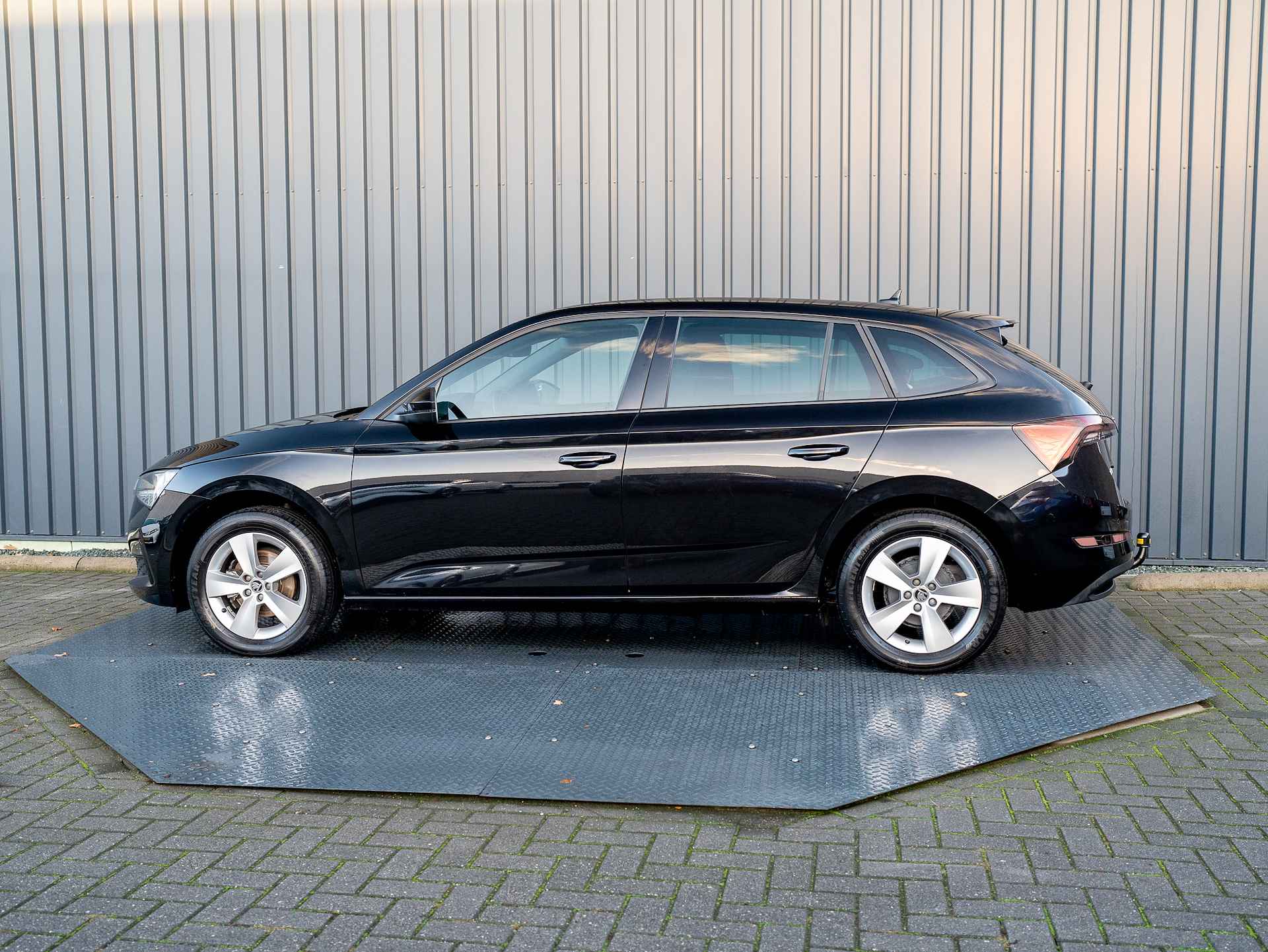 Škoda Scala 1.0 TSI Sport Business | Trekhaak | Climate Control | Parkeersensoren | Prijs Rijklaar!! - 4/42