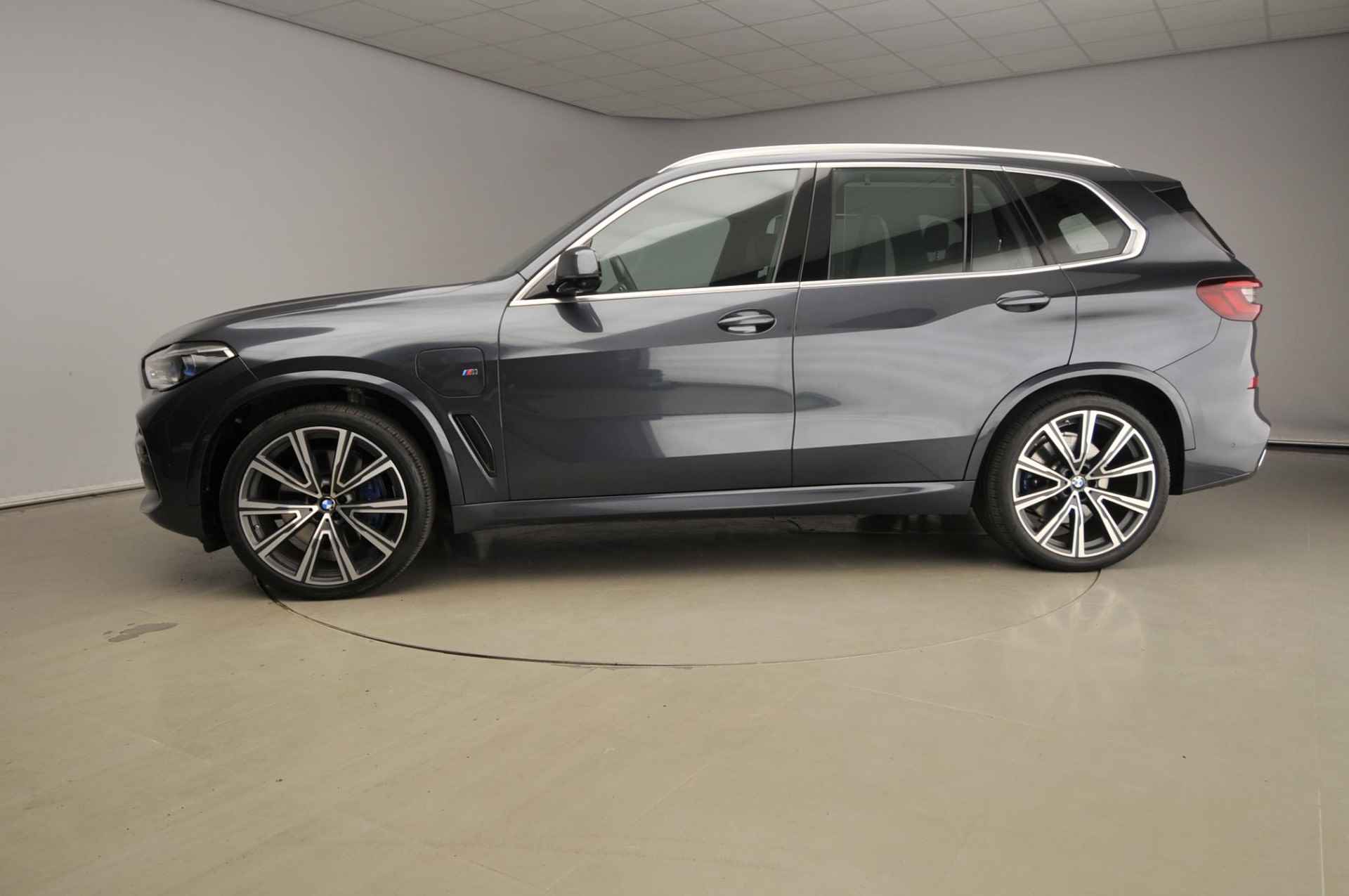 BMW X5 xDrive45e | M-Sportpakket | Laserlicht | Leder | HUD | Comfortzetels | Active steering | Chrome line | DAB | Harman-kardon sound | Alu 22 inch - 3/57