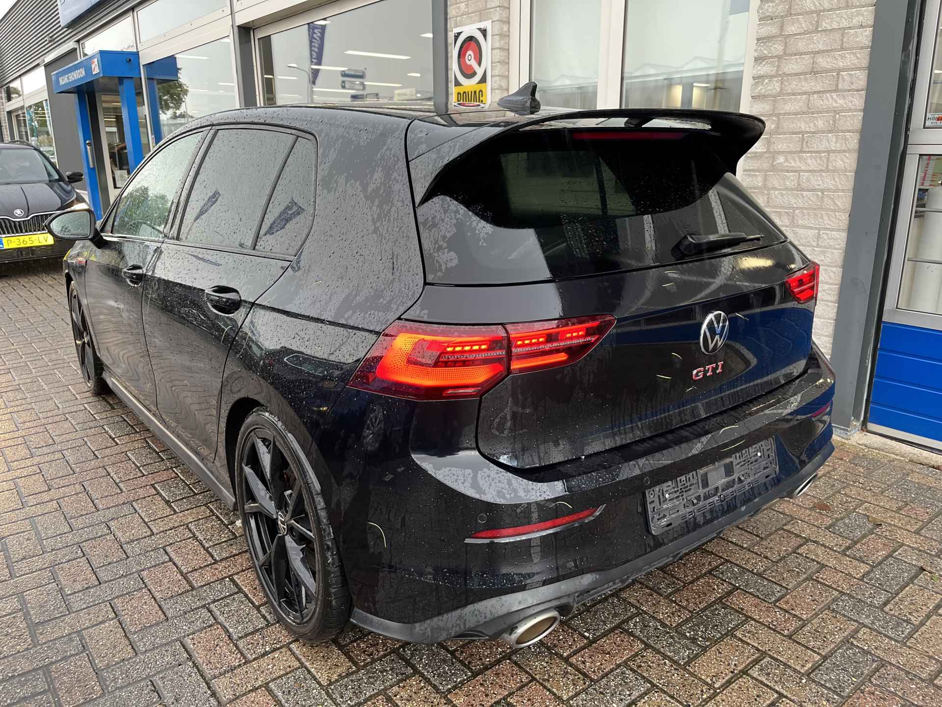 Volkswagen Golf 2.0 TSI GTI Clubsport / AUTOMAAT/ 300 PK/ PANO/ BLACK EDITION/ HARMAN-KARDON/ NÜRBURGRING MODE/ CAMERA/ DODE HOEK/ MATRIX/ KEYLESS/ STOEL-STUUR VERWARM./ ADAPT. CRUISE/ APP CONNECT/ NAVI/ CLIMA - 3/30