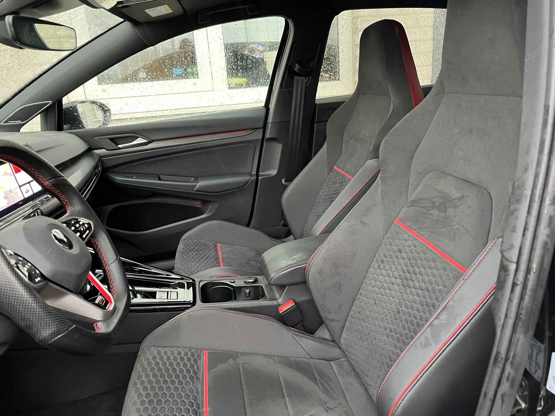 Volkswagen Golf 2.0 TSI GTI Clubsport / AUTOMAAT/ 300 PK/ PANO/ BLACK EDITION/ HARMAN-KARDON/ NÜRBURGRING MODE/ CAMERA/ DODE HOEK/ MATRIX/ KEYLESS/ STOEL-STUUR VERWARM./ ADAPT. CRUISE/ APP CONNECT/ NAVI/ CLIMA - 7/30