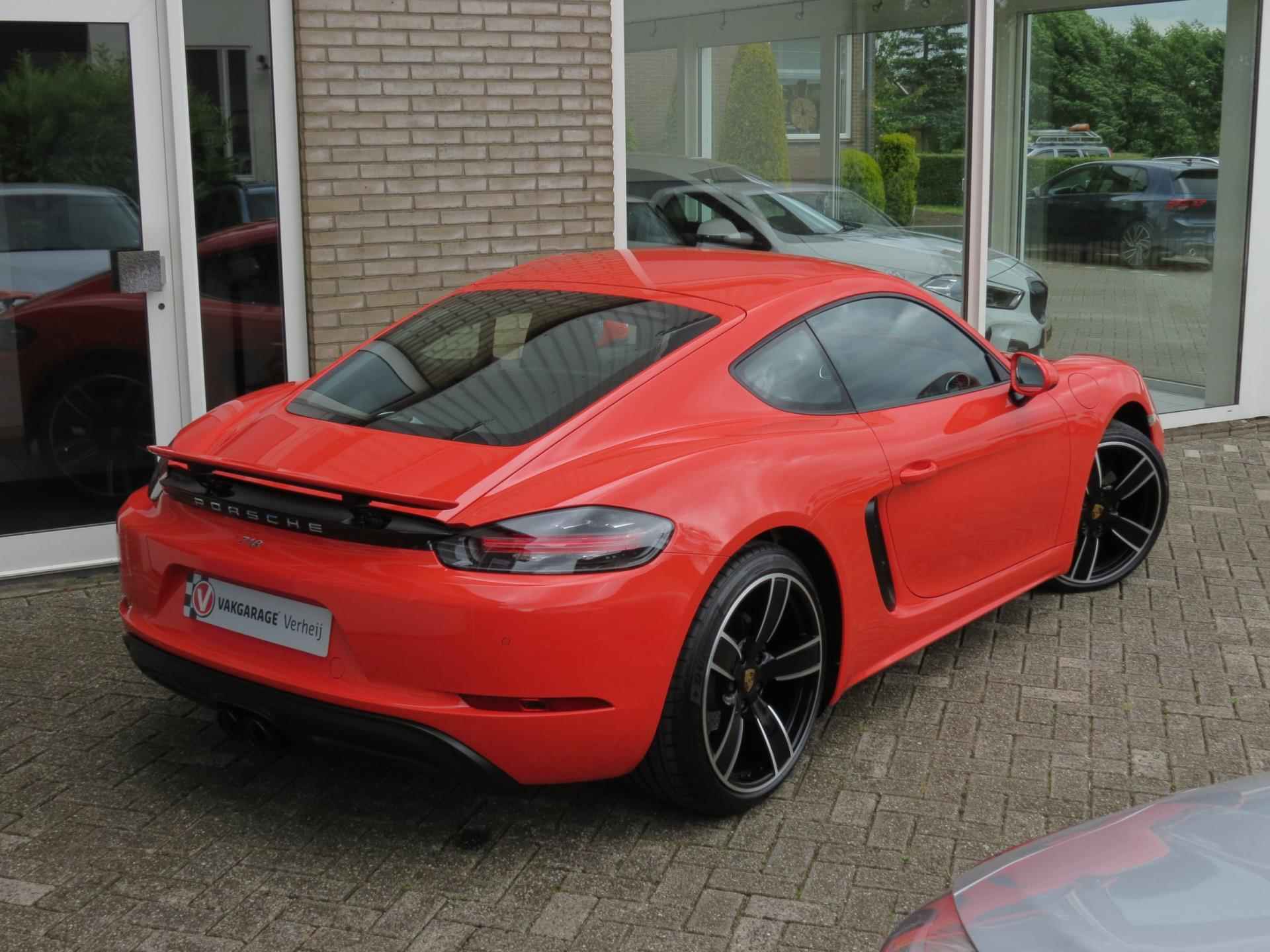 Porsche 718 Cayman PDK Apple Car-Play|4P-LED|Porsche Dynamic Light|Carrera Sport Wielen|Lava Orange|1e Eigenaar - 2/35