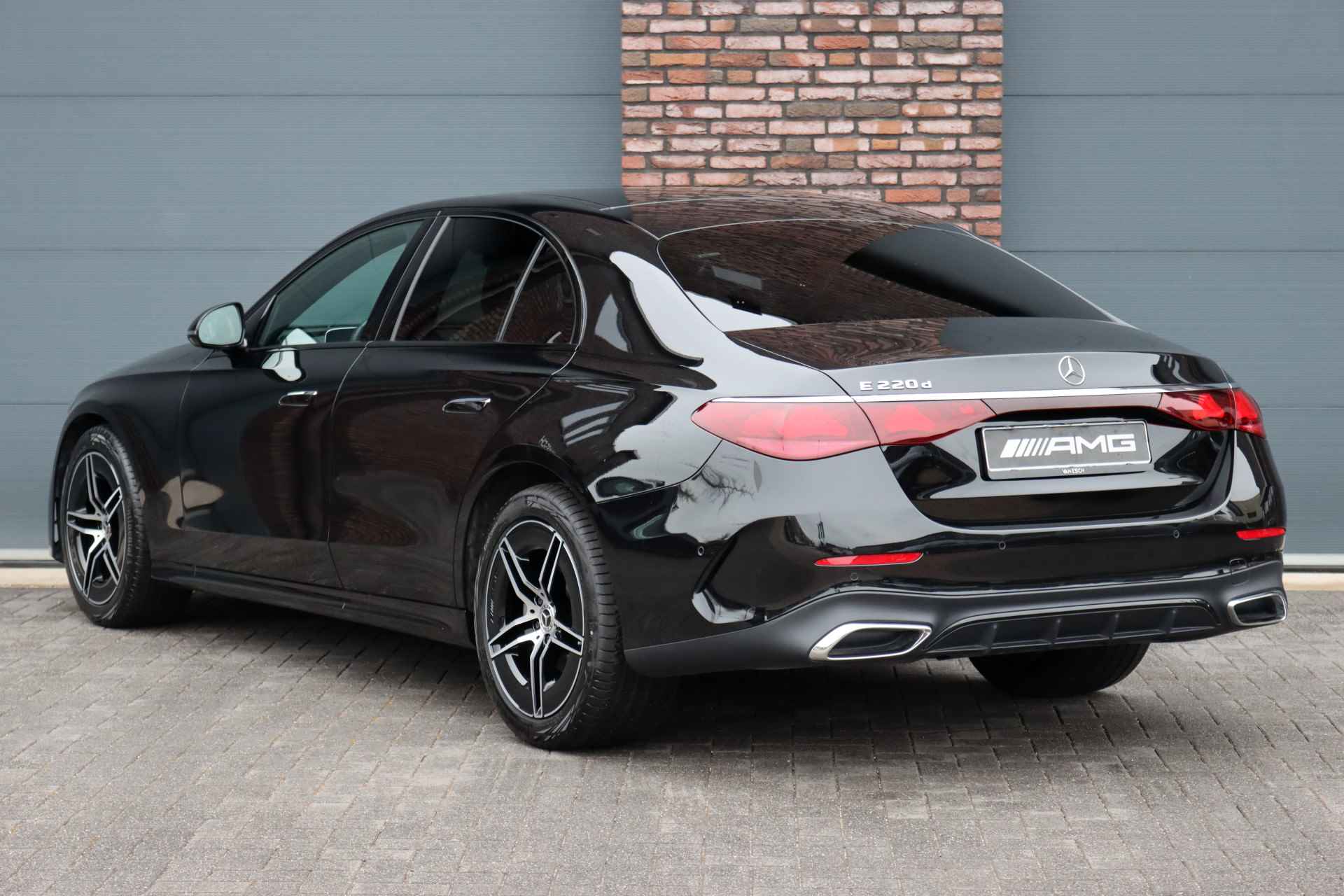 Mercedes-Benz E-Klasse 220 d AMG Line Aut9 | Distronic Pro | Verwarmd Stuurwiel | Camera | Sfeerverlichting | Nightpakket | Keyless Go | High Perf. LED | - 6/33