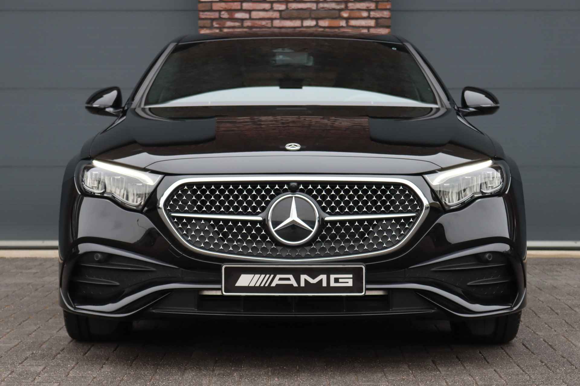 Mercedes-Benz E-Klasse 220 d AMG Line Aut9 | Distronic Pro | Verwarmd Stuurwiel | Camera | Sfeerverlichting | Nightpakket | Keyless Go | High Perf. LED | - 14/33