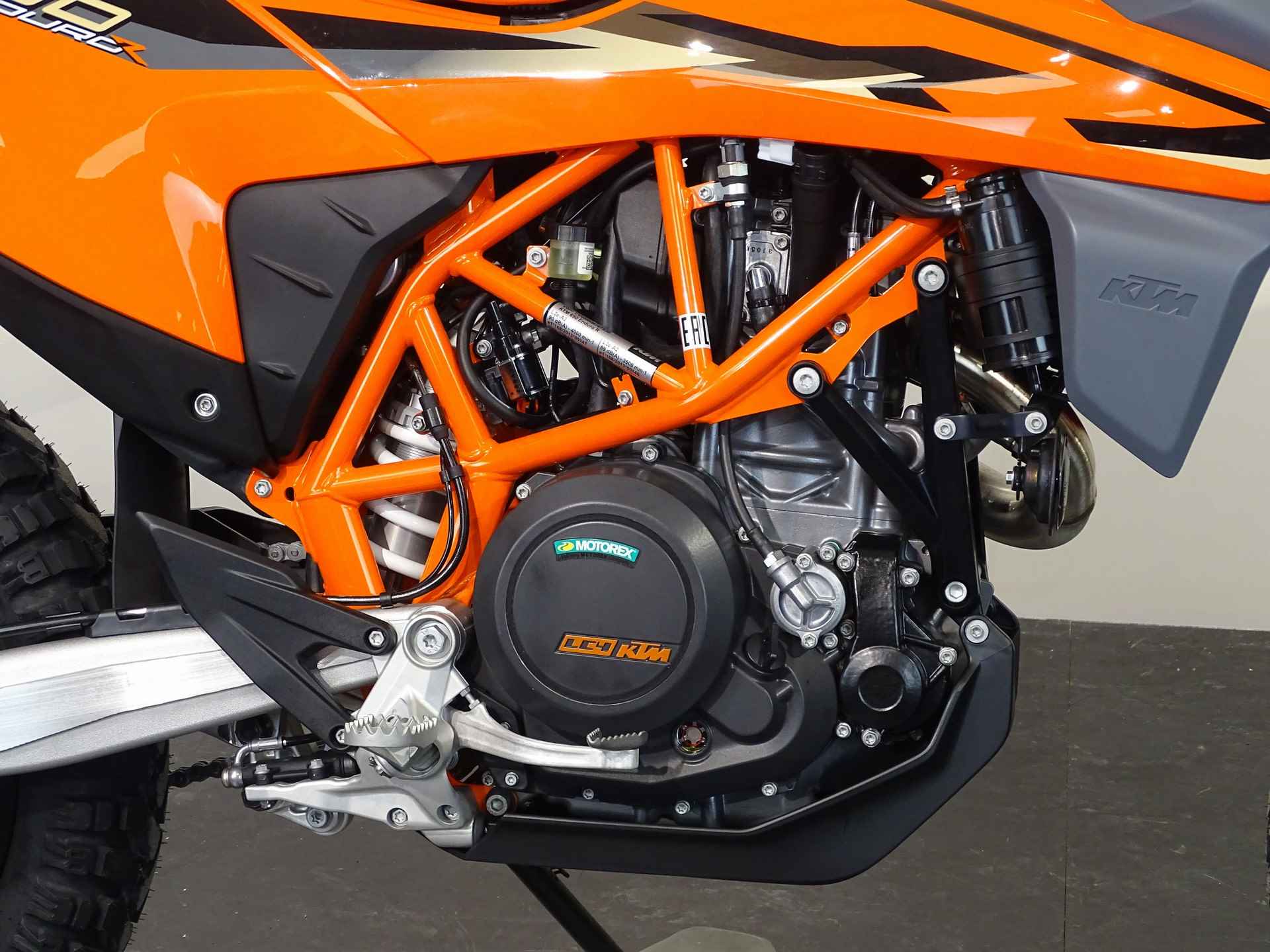 KTM 690 ENDURO R ABS - 4/13