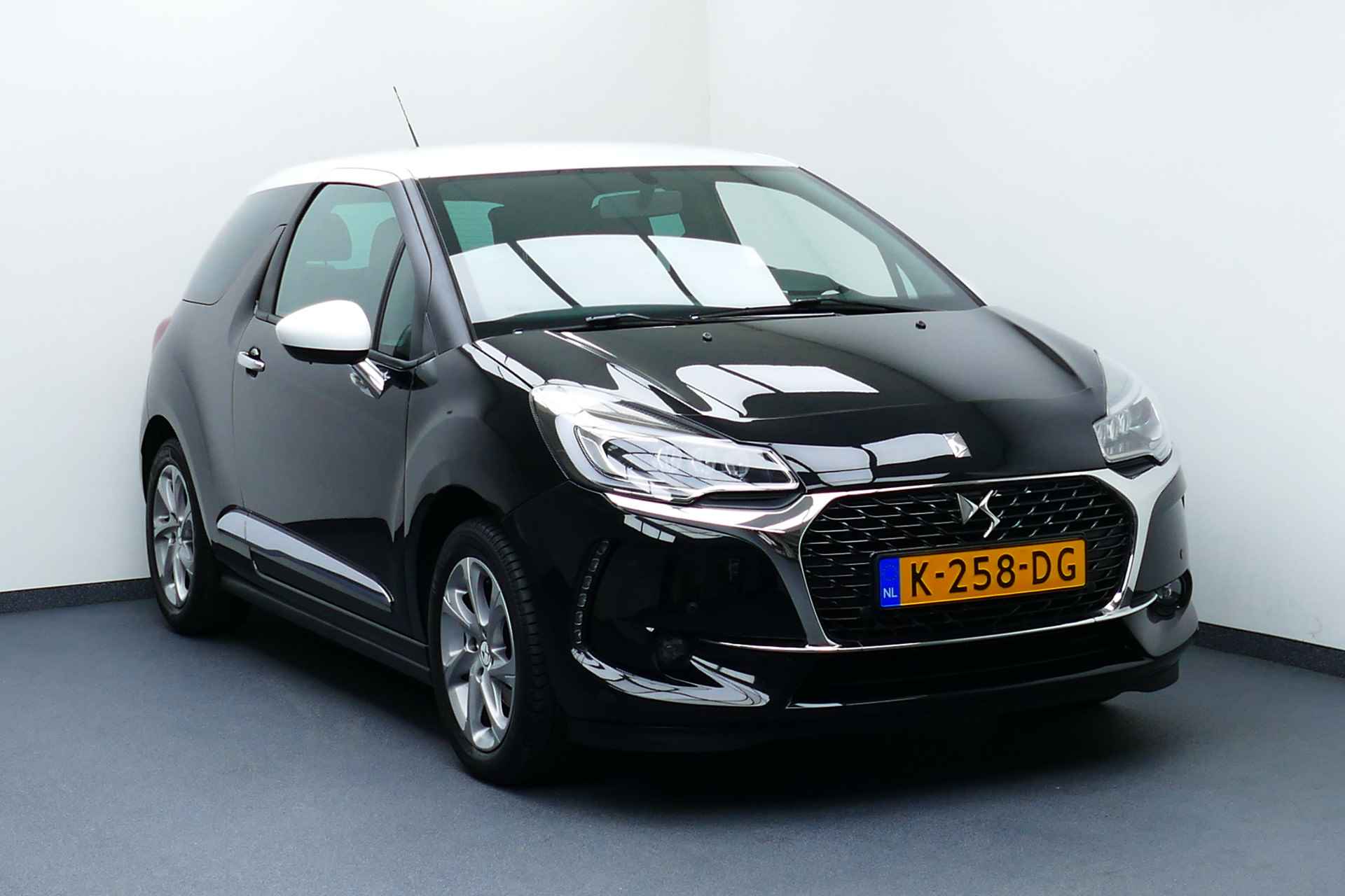 DS DS 3 1.2 110pk So Chic Vol Automaat. Navi, Camera, Clima, Cruise, Led Koplampen