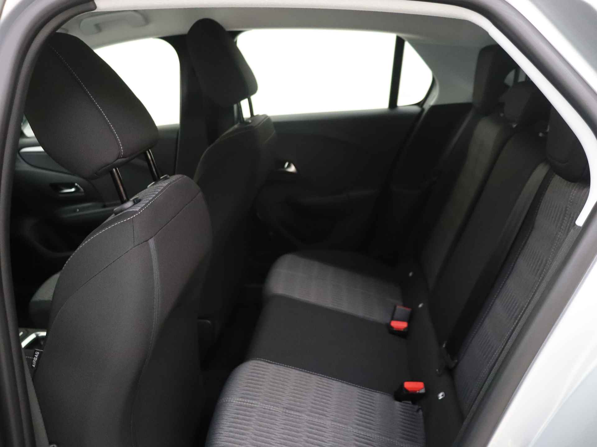 Opel CORSA-E Level 2 50 kWh € 8.159,- VOORDEEL! | Direct leverbaar! | Parkeersensoren Achter | Voorstoelen verwarmd | - 12/32