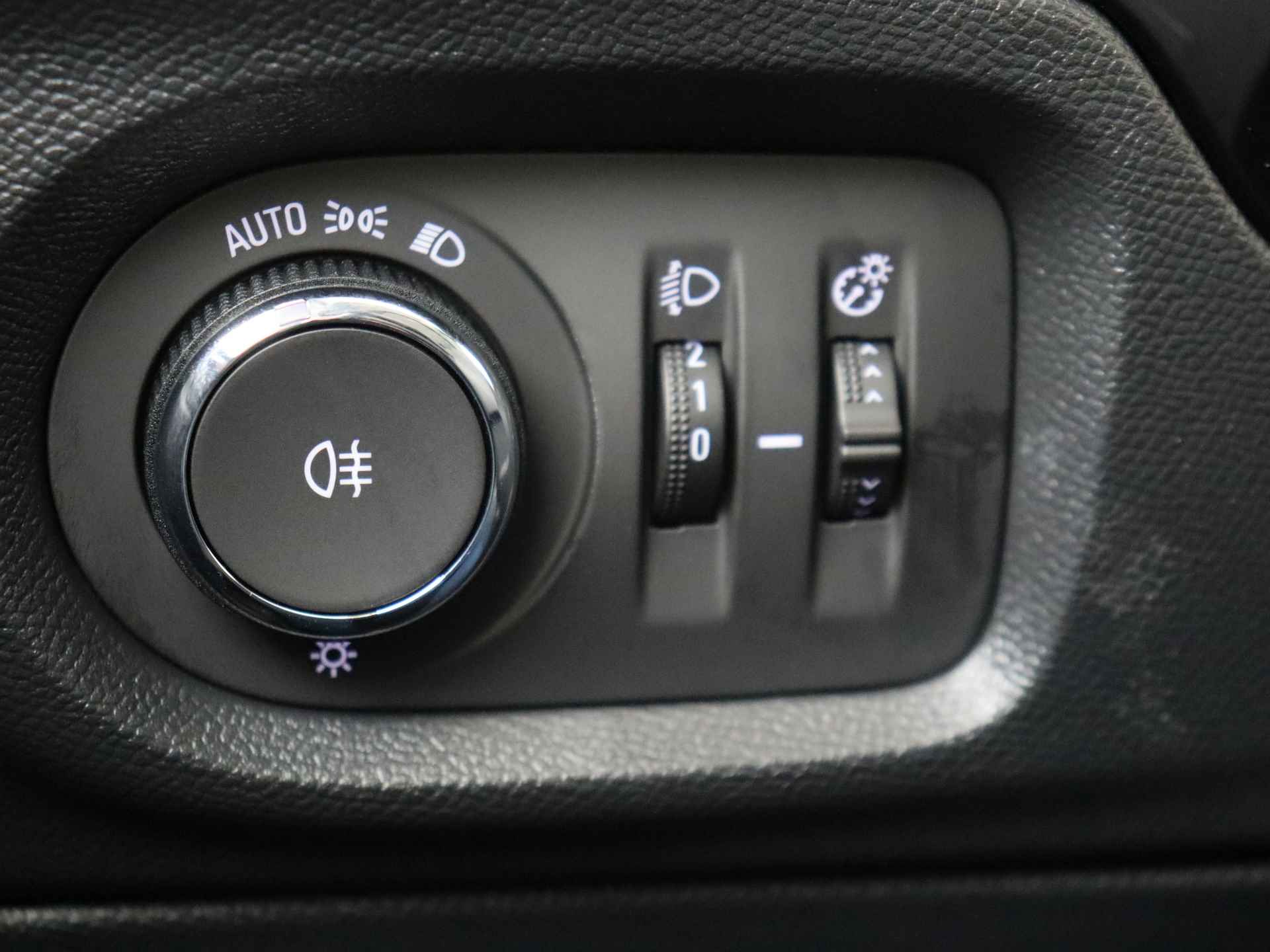 Opel CORSA-E Level 2 50 kWh € 8.159,- VOORDEEL! | Direct leverbaar! | Parkeersensoren Achter | Voorstoelen verwarmd | - 25/32