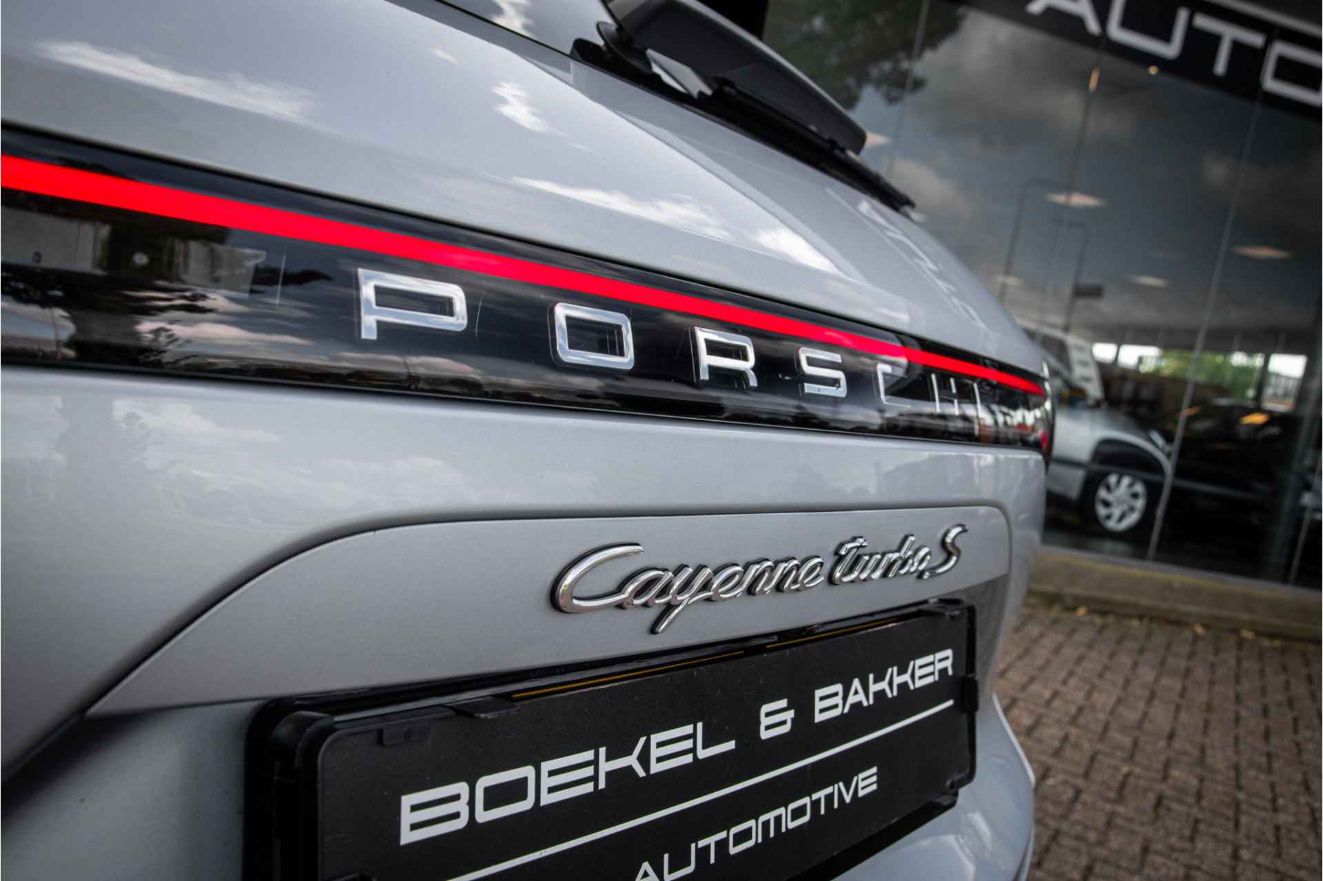 Porsche Cayenne 4.0 Turbo S E-Hybrid - Burmester - 4-wielsturing - PCCB - PTV Plus NP 213K - Orig. NL geleverd **BTW verrekenbaar** - 31/76