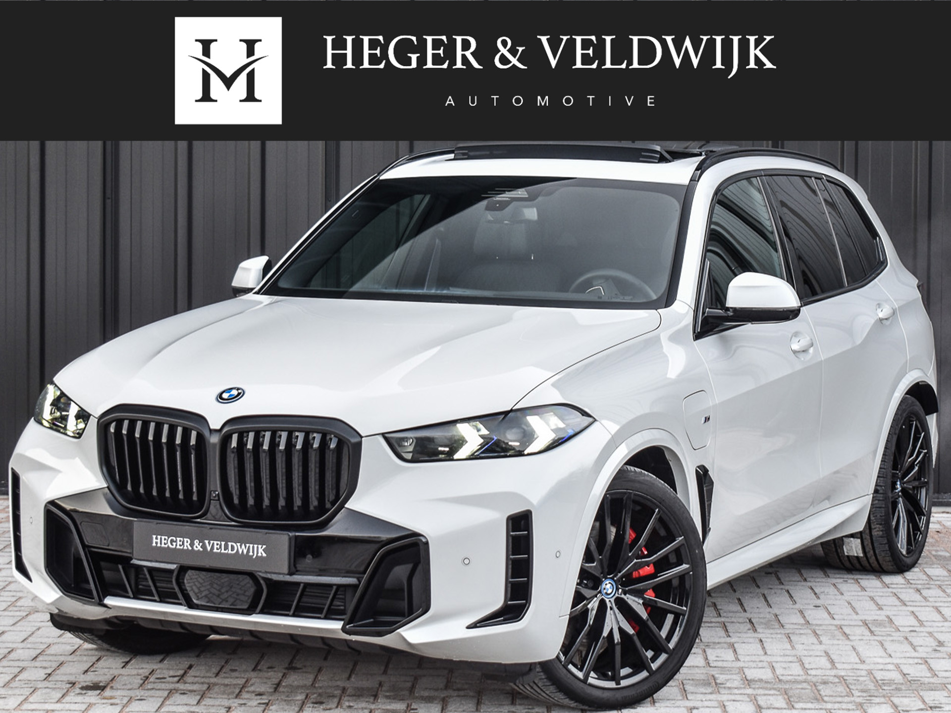 BMW X5 xDrive50e | LUCHTVERING | SHADOW-LINE | COMFORT ACCESS | TREKHAAK | M-SPORT BRAKE | PANORAMADAK | CARBON FIBRE INLEG | AMBIANCE