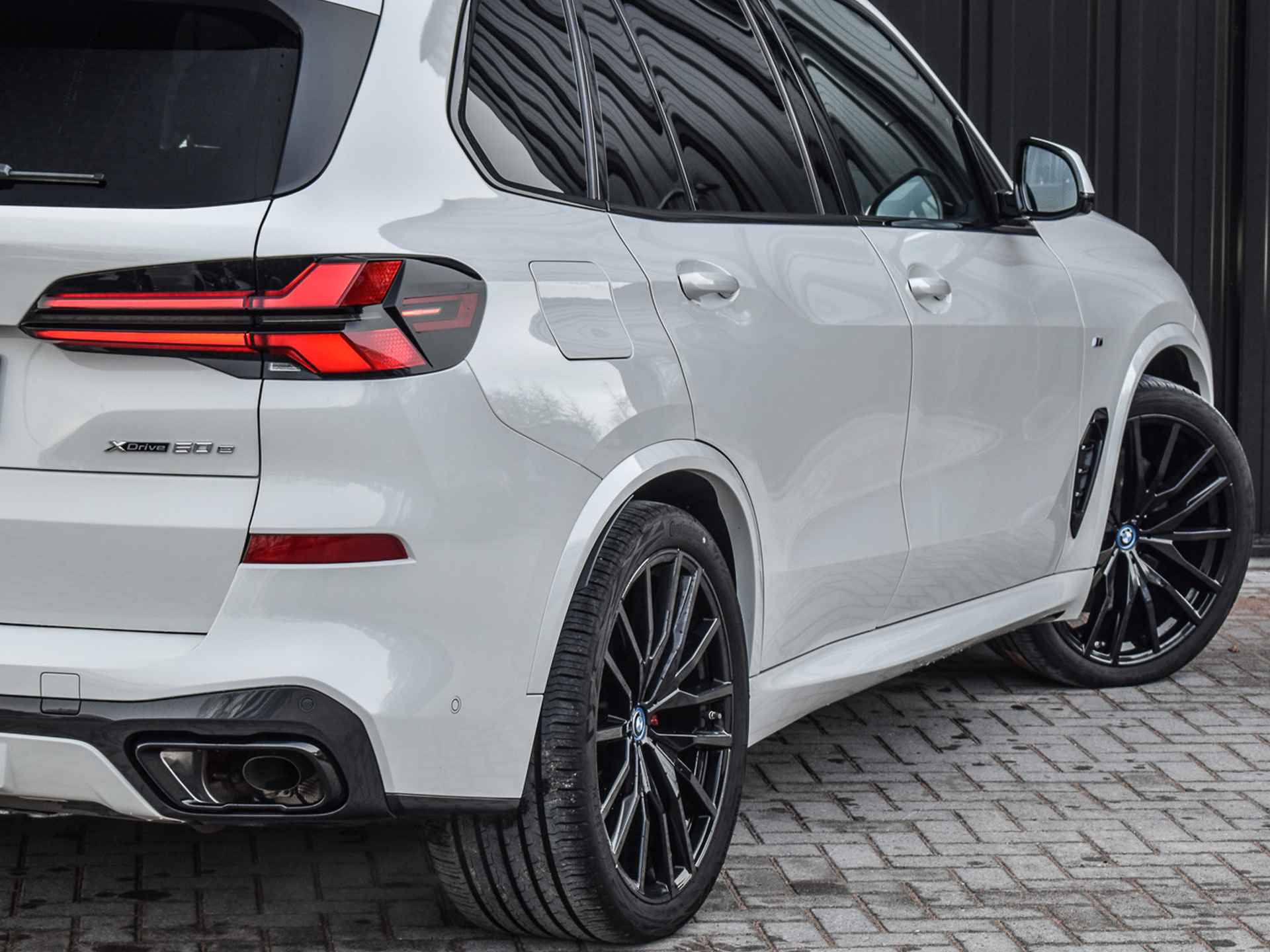 BMW X5 xDrive50e | LUCHTVERING | SHADOW-LINE | COMFORT ACCESS | TREKHAAK | M-SPORT BRAKE | PANORAMADAK | CARBON FIBRE INLEG | AMBIANCE - 59/63