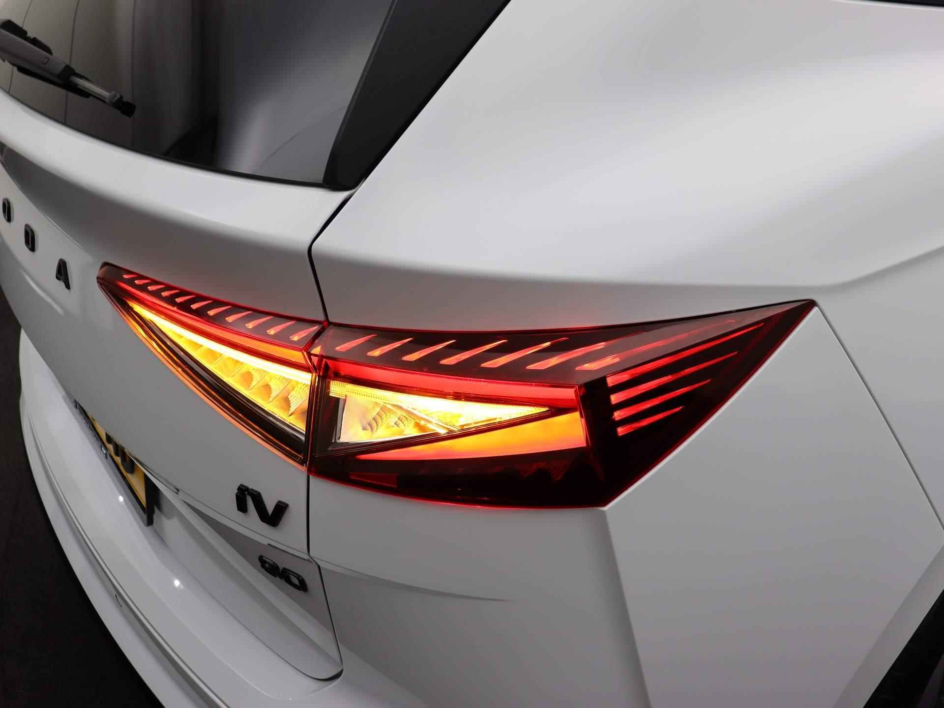 Škoda Enyaq iV 80 Sportline 204pk Automaat Achteruitrijcamera, Navigatie, Adaptive cruise control, LED matrix koplampen, Stuurwiel verwarmd, Airco, DAB, Parkeersensoren, Stoelverwarming - 42/59