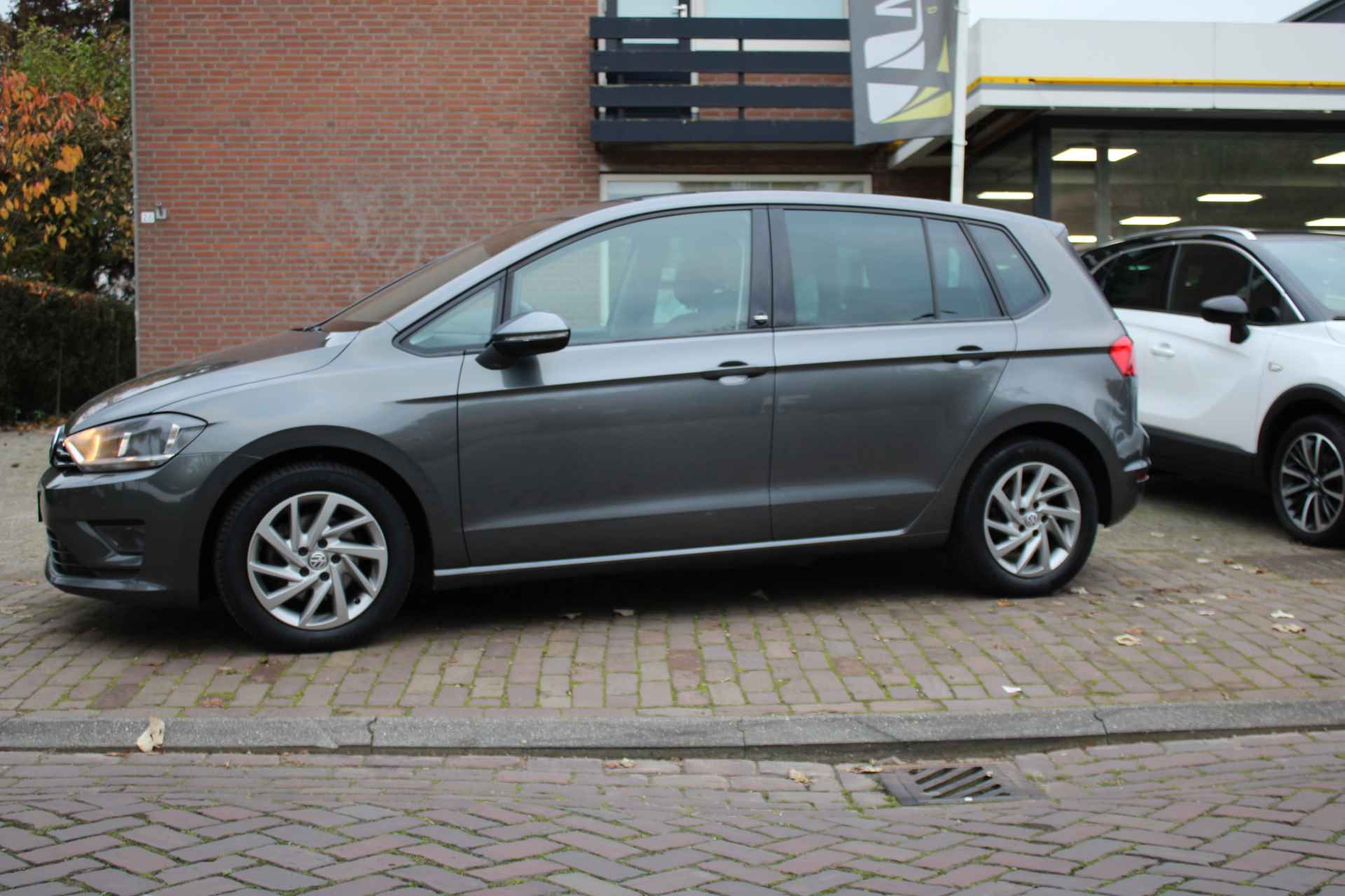 Volkswagen Golf Sportsvan 1.4 TSI 125PK DSG Business Edition Sound + 16"/ Navi/ Clima/ Trekhaak/ Stoelverwarming - 4/41