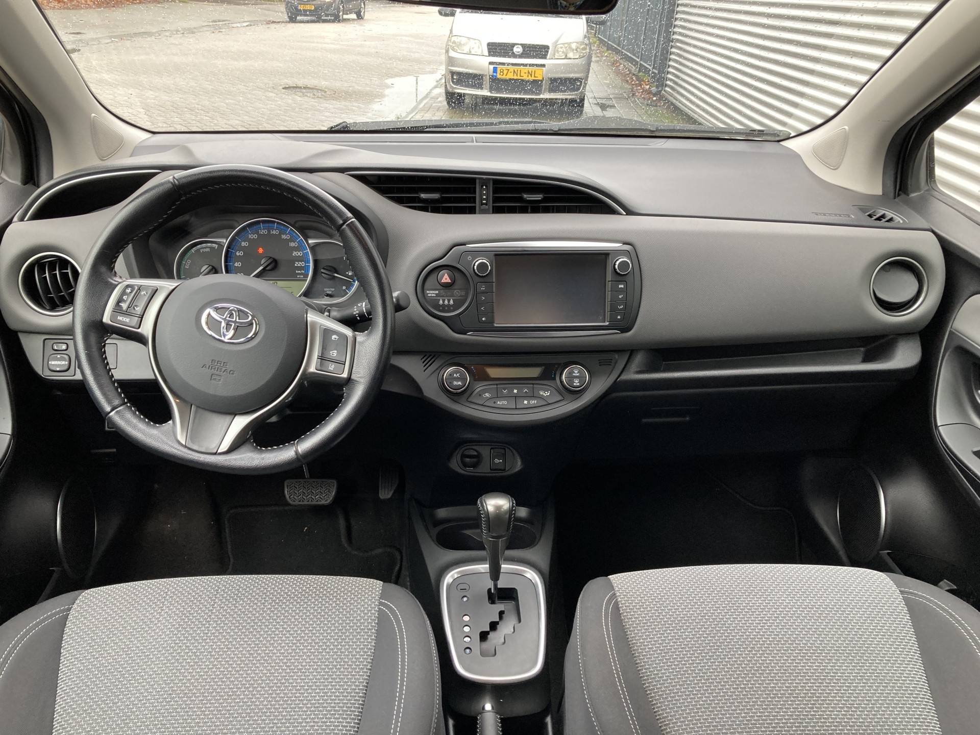 Toyota Yaris 1.5 Hybrid Now Automaat | Navi | Camera | Rijklaarprijs incl. garantie! - 16/26