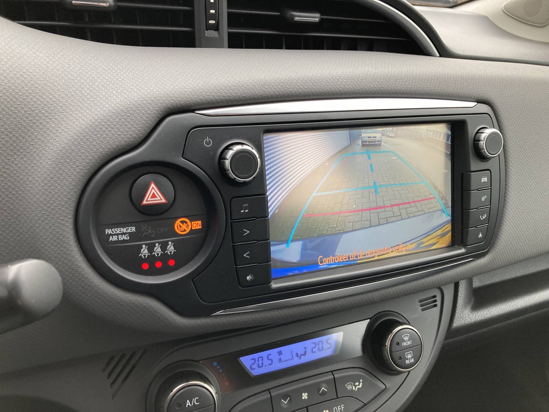 Toyota Yaris 1.5 Hybrid Now Automaat | Navi | Camera | Rijklaarprijs incl. garantie! - 17/26