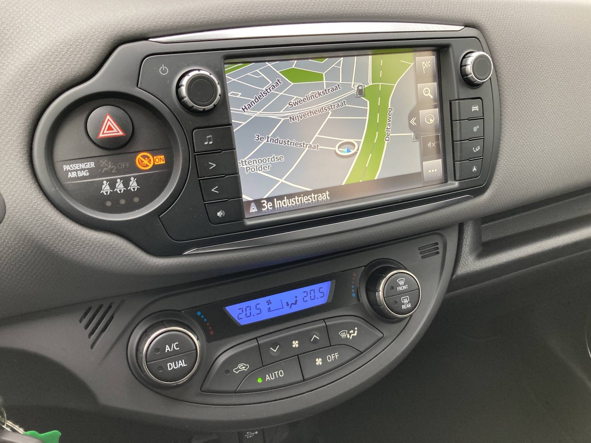 Toyota Yaris 1.5 Hybrid Now Automaat | Navi | Camera | Rijklaarprijs incl. garantie! - 18/26