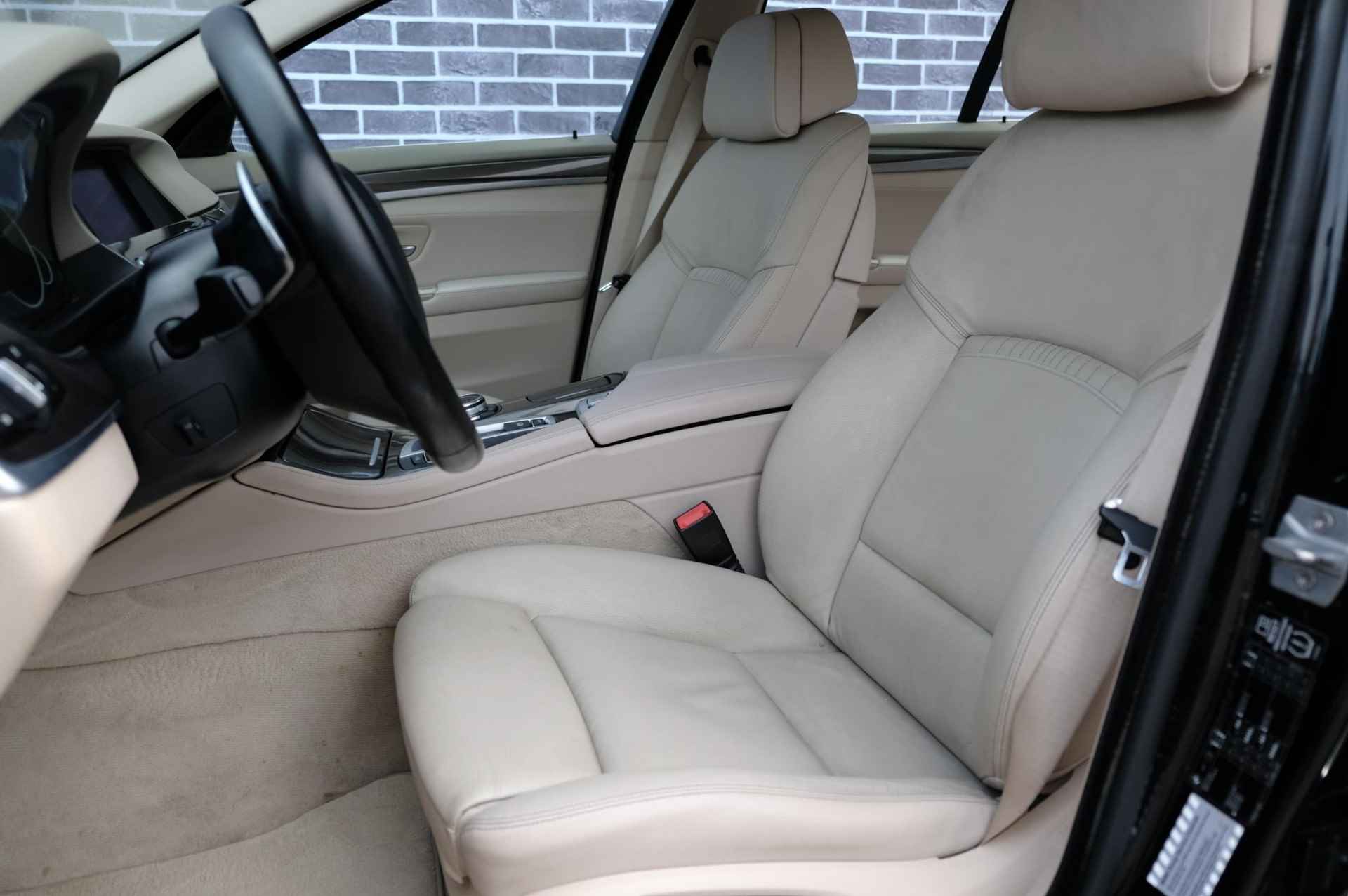 BMW 5-serie 530d High Executive | Sportstuur |  stoelverwarming | navigatie | cruise control | parkeersensor voor en achter - 5/36