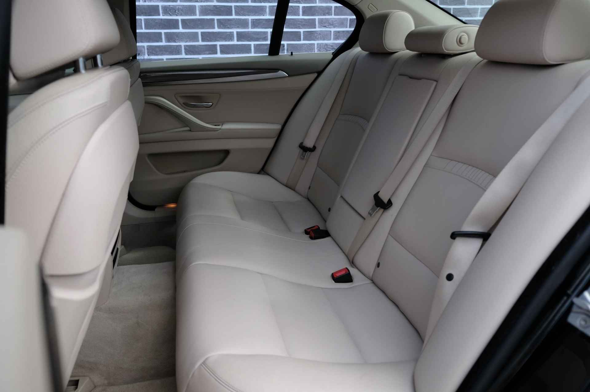 BMW 5-serie 530d High Executive | Sportstuur |  stoelverwarming | navigatie | cruise control | parkeersensor voor en achter - 11/36