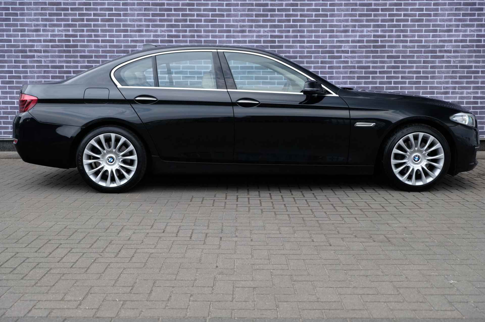 BMW 5-serie 530d High Executive | Sportstuur |  stoelverwarming | navigatie | cruise control | parkeersensor voor en achter - 16/36