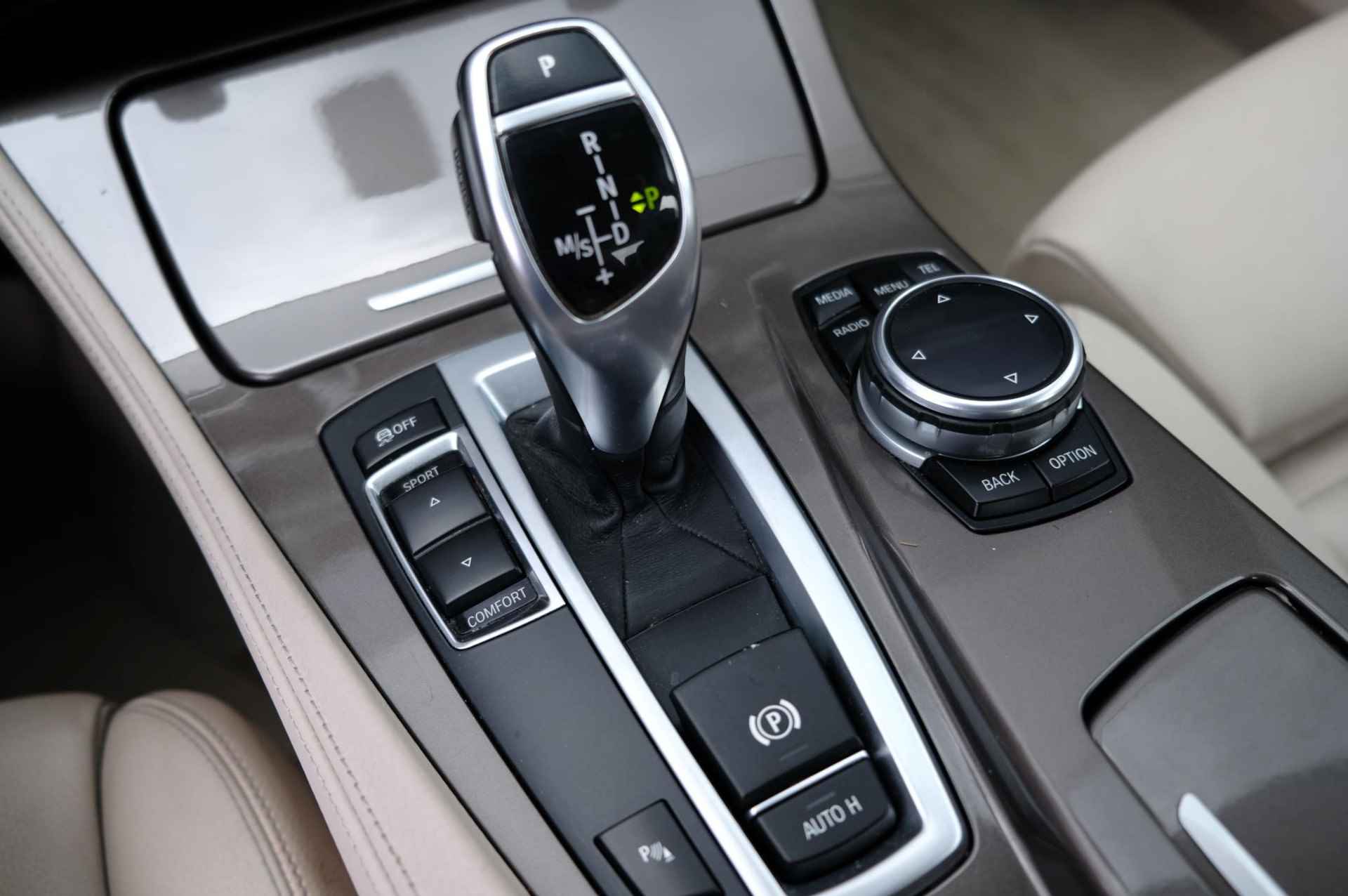 BMW 5-serie 530d High Executive | Sportstuur |  stoelverwarming | navigatie | cruise control | parkeersensor voor en achter - 19/36