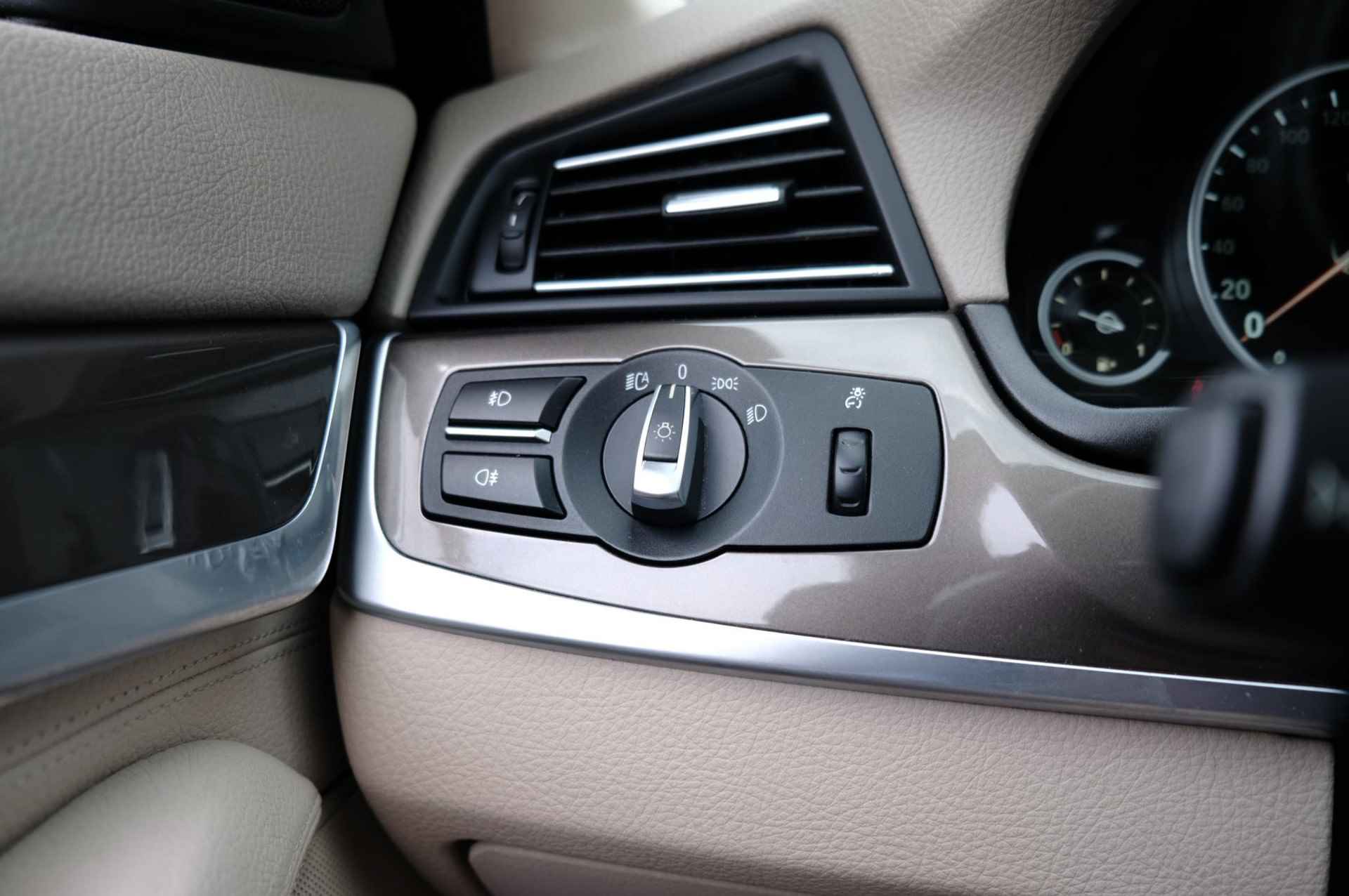 BMW 5-serie 530d High Executive | Sportstuur |  stoelverwarming | navigatie | cruise control | parkeersensor voor en achter - 26/36