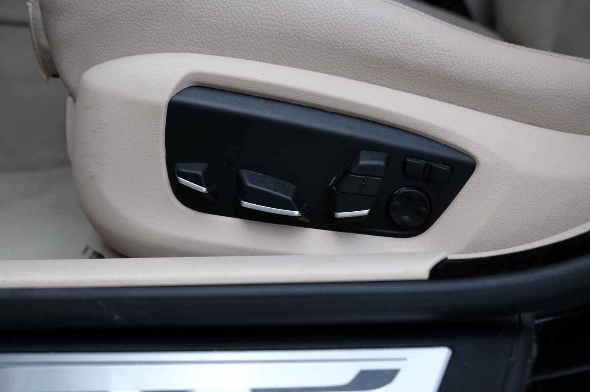 BMW 5-serie 530d High Executive | Sportstuur |  stoelverwarming | navigatie | cruise control | parkeersensor voor en achter - 27/36