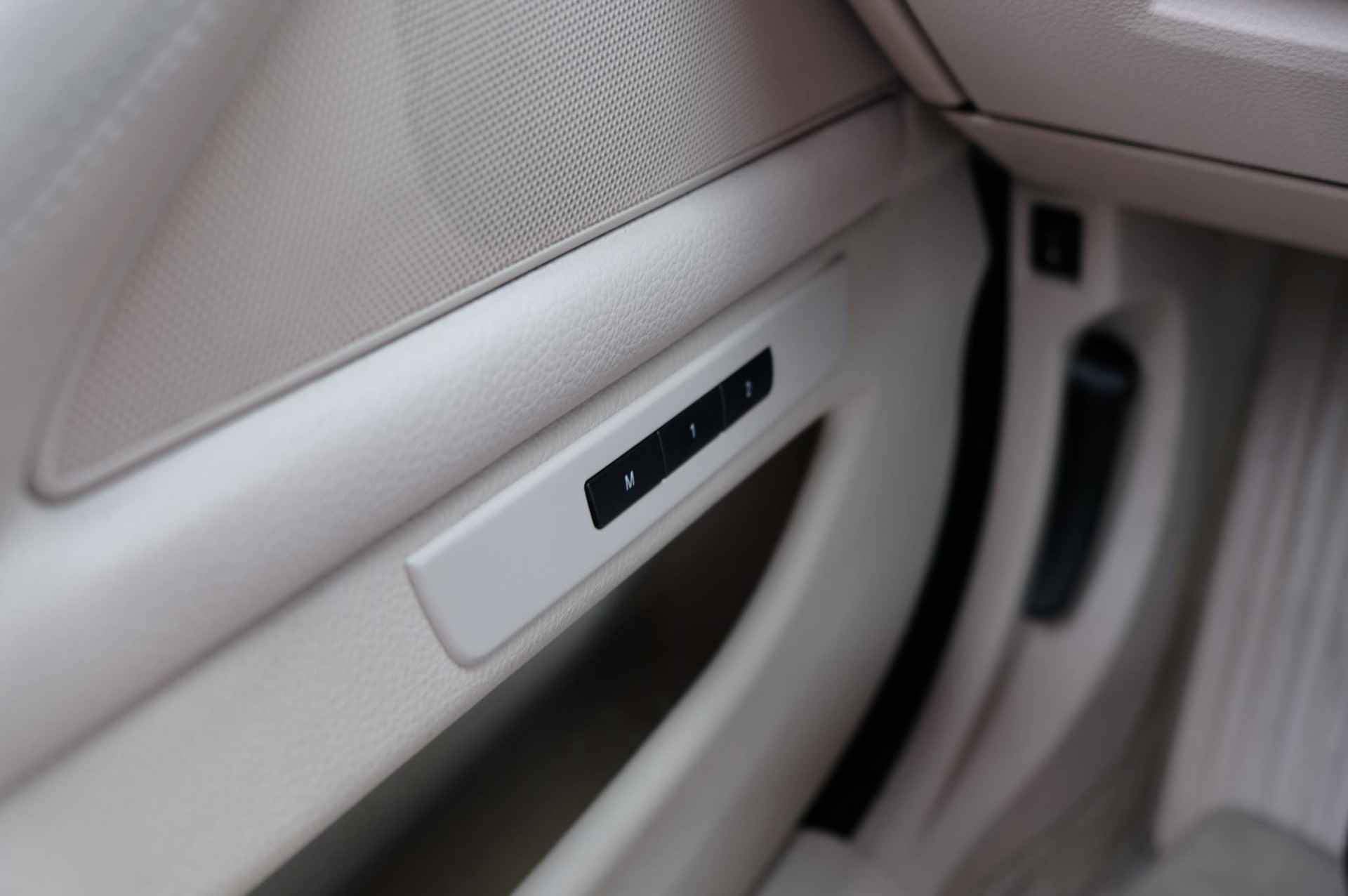BMW 5-serie 530d High Executive | Sportstuur |  stoelverwarming | navigatie | cruise control | parkeersensor voor en achter - 31/36