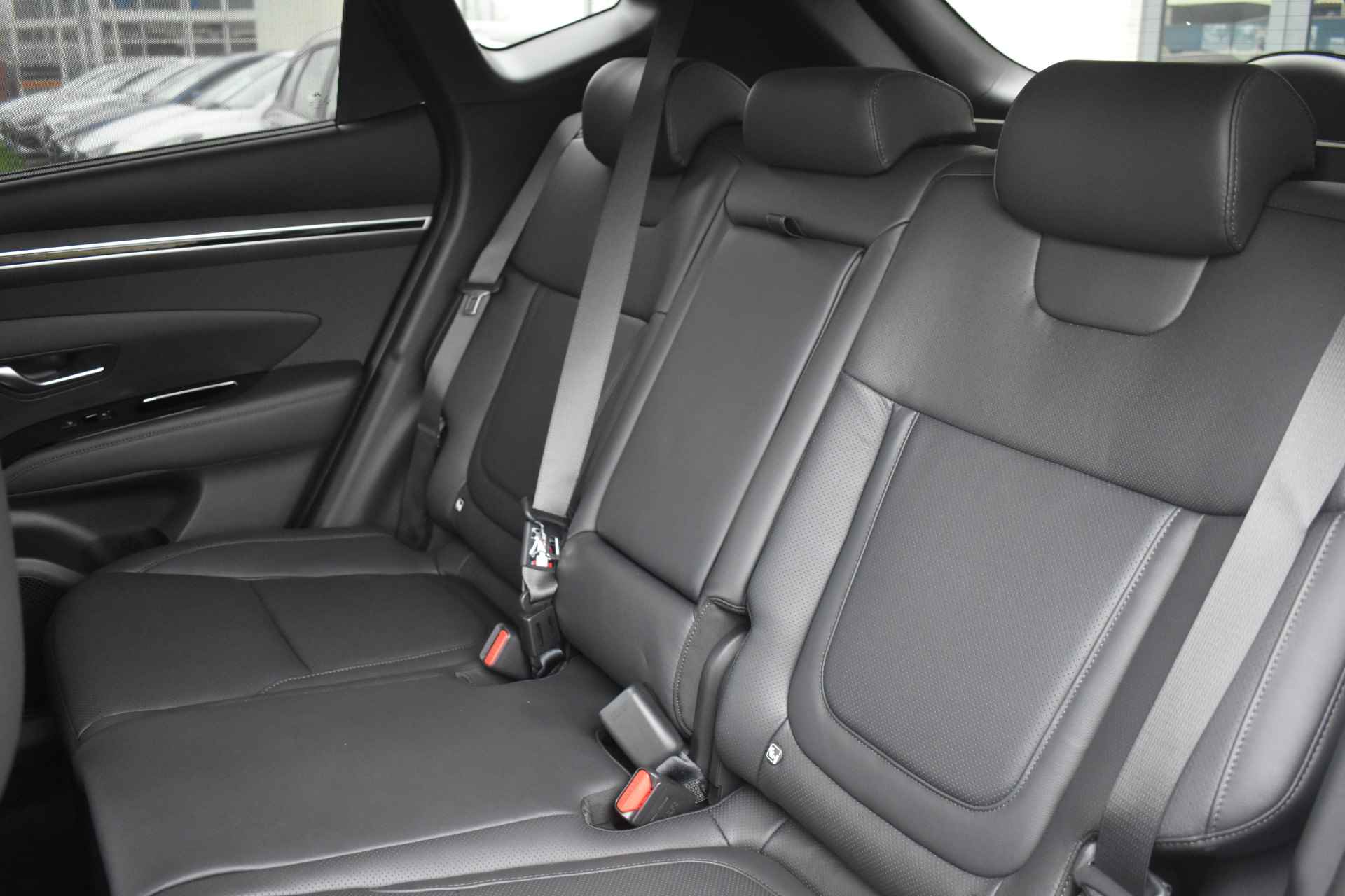 Hyundai Tucson 1.6 T-GDI PHEV Premium 4WD VAN €52.730 VOOR €45.730 Amazon Gray - 6/25