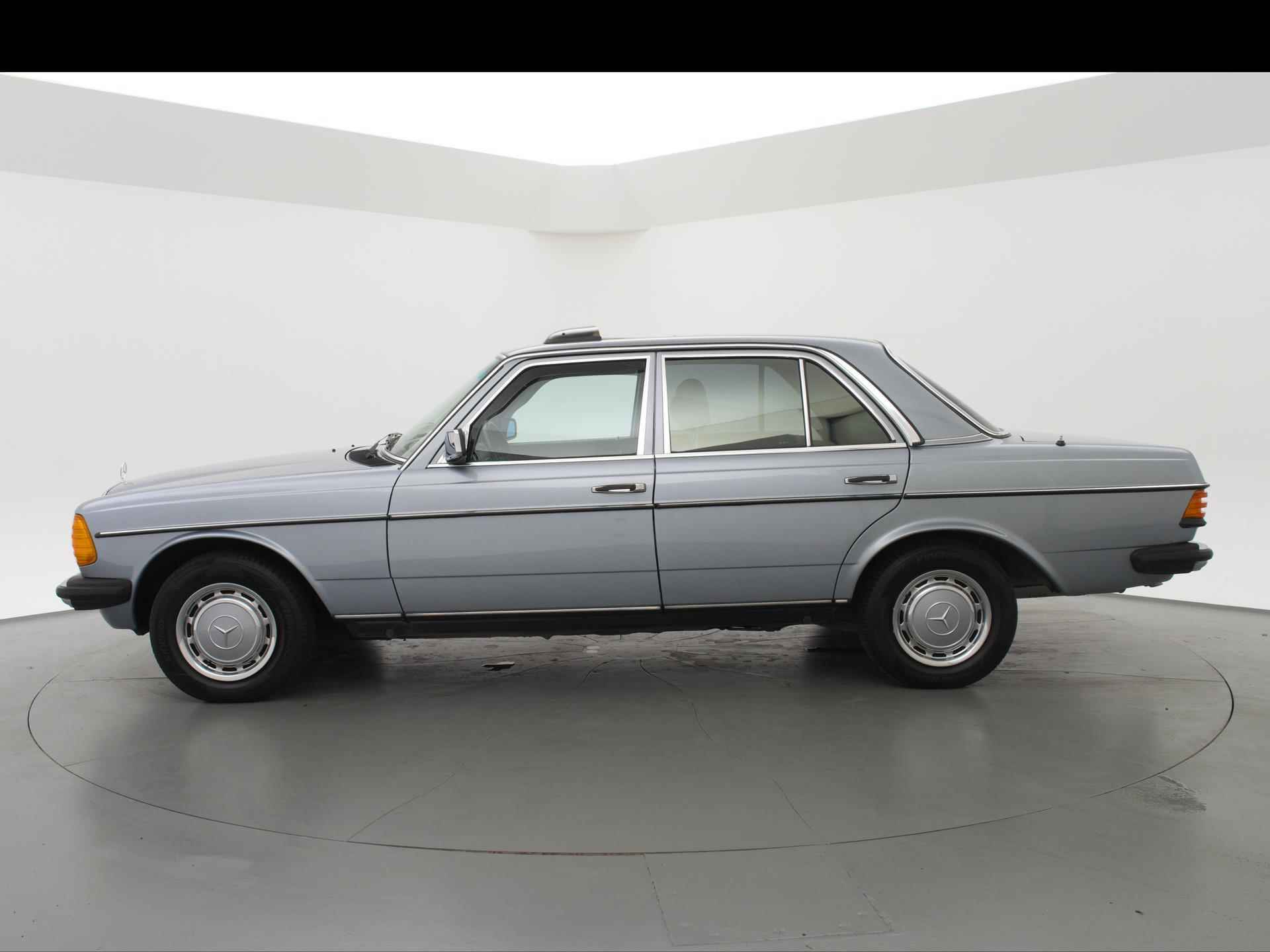 Mercedes-Benz 200-280 (W123) 250 AUT. LPG *WEGENBELASTINGVRIJ* ORIG. NL - 6/26