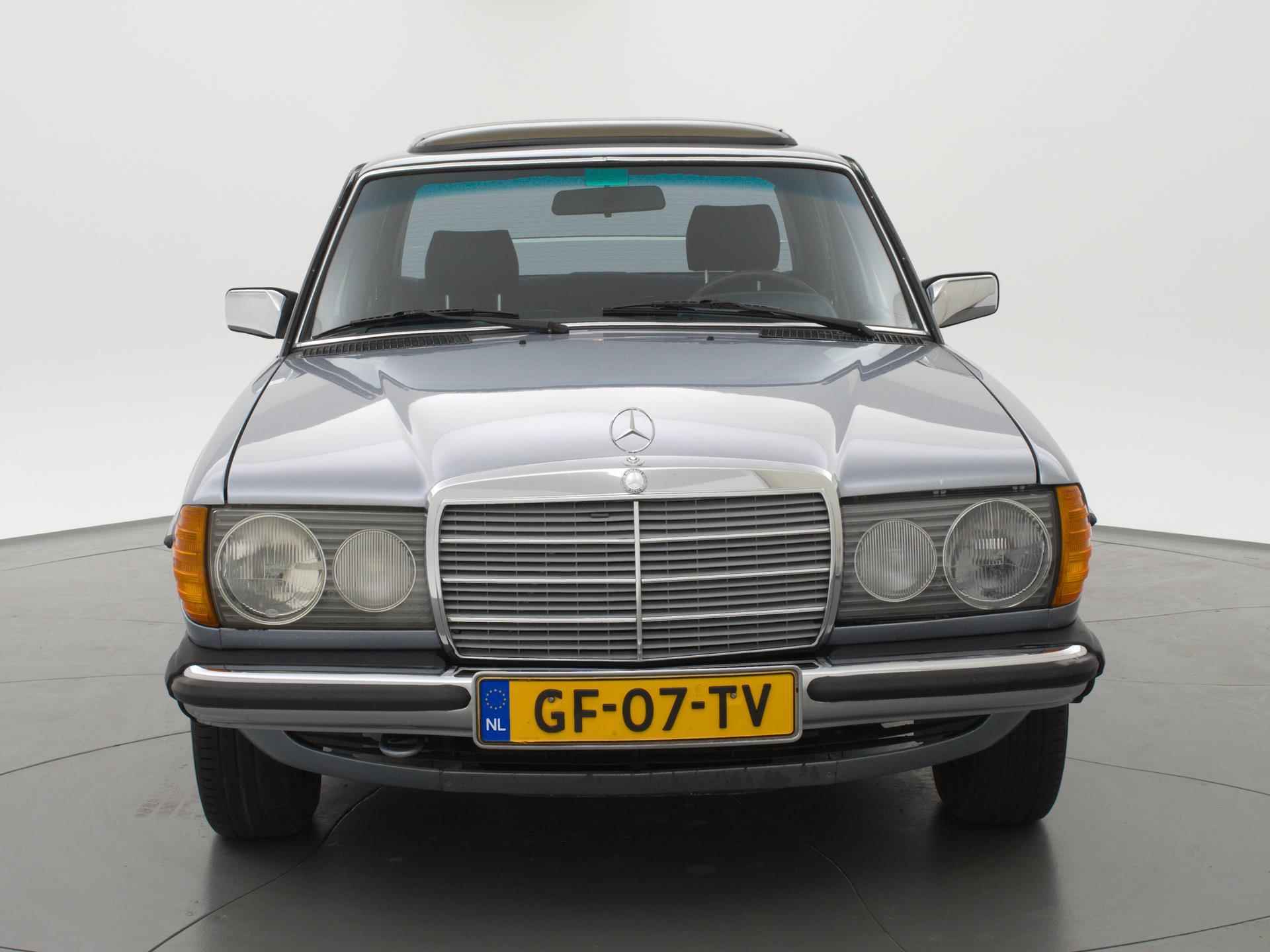 Mercedes-Benz 200-280 (W123) 250 AUT. LPG *WEGENBELASTINGVRIJ* ORIG. NL - 8/26