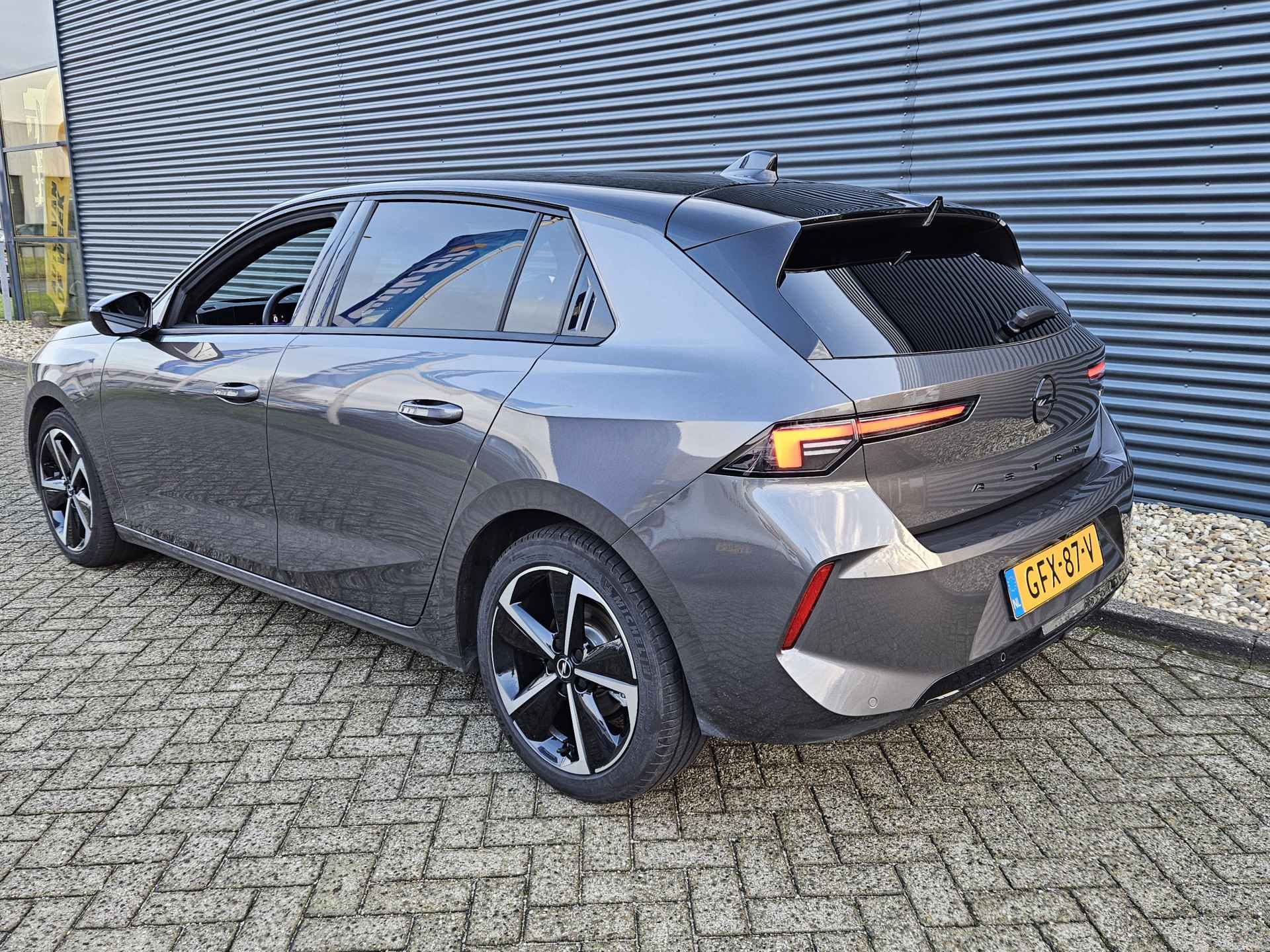 Opel Astra 1.2 Turbo Hybrid 136pk GS Automaat | AGR Stoel Verlengbaar | Two Tone | 360 View Camera | Stuur-Stoel en Voorruitverwarming | Navigatie | Apple Carplay en Android Auto | Voorruit Projectie | - 5/49