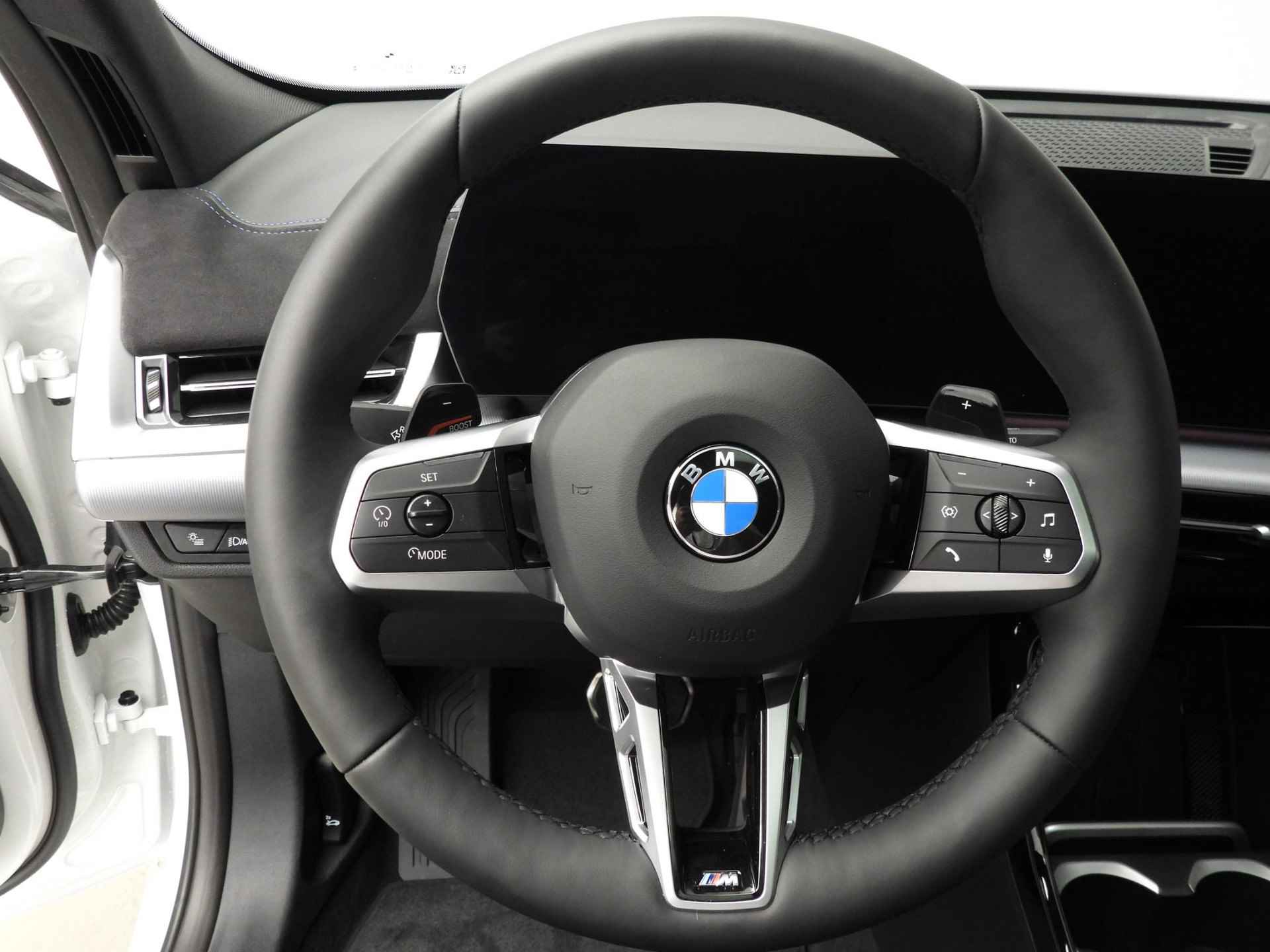 BMW X2 sDrive18d | M-Sportpakket | LED | Navigatie | Schuifdak | Trekhaak | Elektr. zetels | DAB | Harman-kardon sound | Alu 20 inch - 12/56