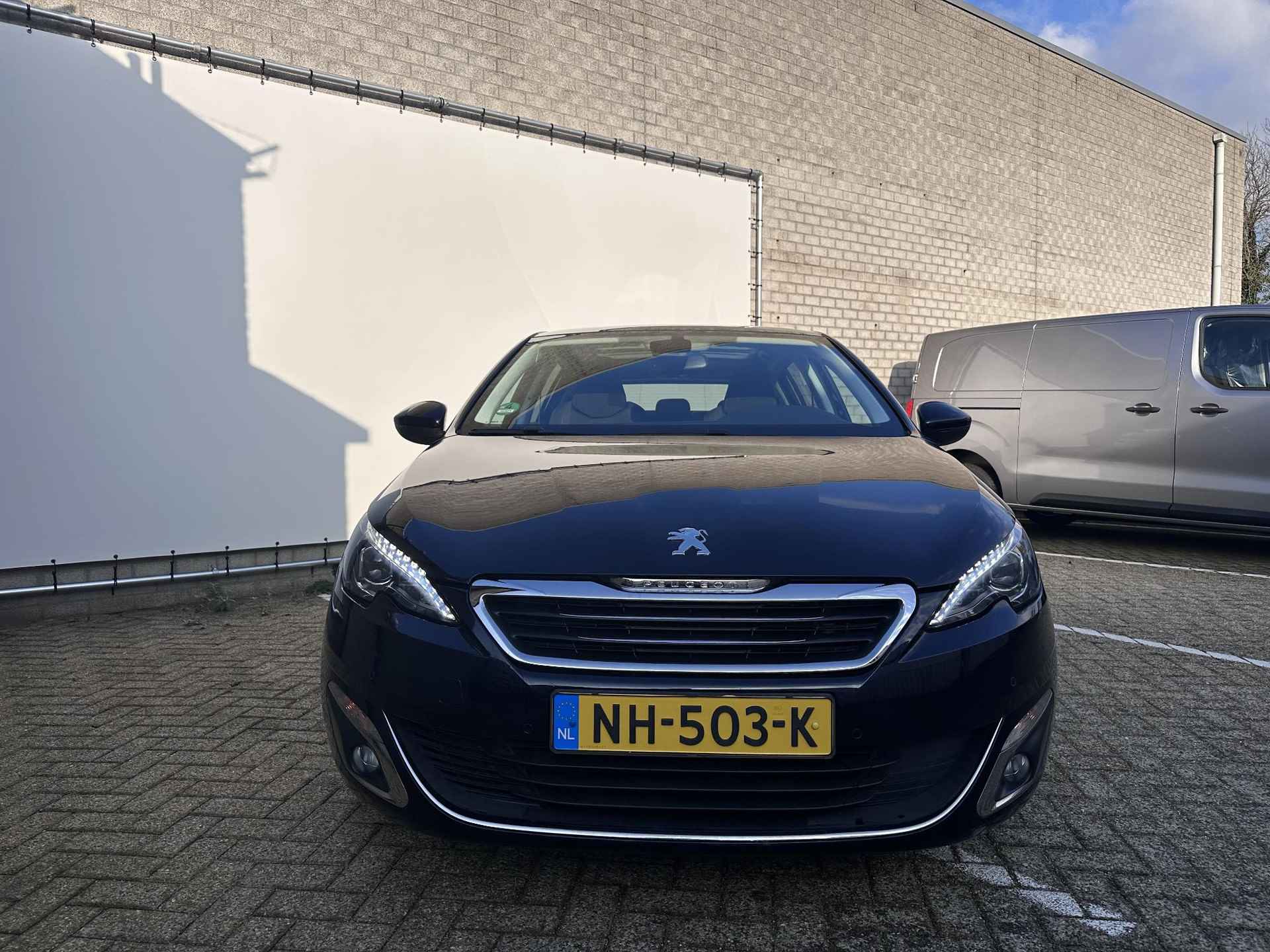 Peugeot 308 1.2 PureTech Allure  | Navigatie | Camera | KeyLess Entry | Climate Control - 2/31