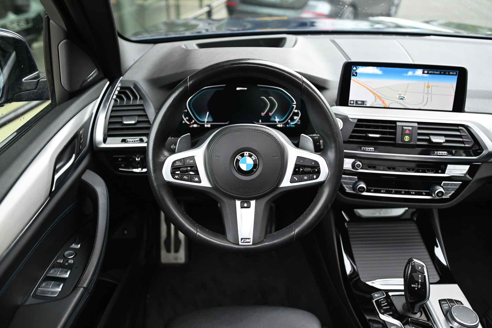 BMW X3 xDrive30e High Executive M Sport Automaat / Panoramadak / Trekhaak / Sportstoelen / Stoelverwarming / Adaptieve LED / Head-Up / Live Cockpit Professional / Harman Kardon / Parking Assistant Plus - 11/38