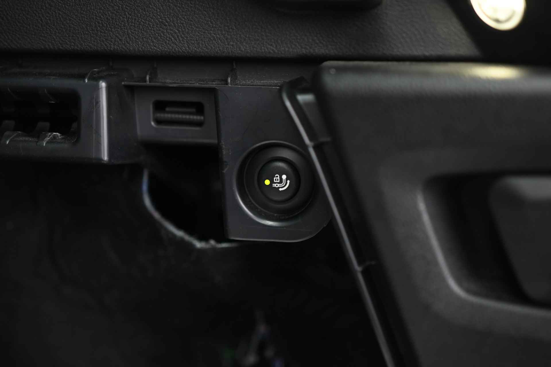 BMW X3 xDrive30e High Executive M Sport Automaat / Panoramadak / Trekhaak / Sportstoelen / Stoelverwarming / Adaptieve LED / Head-Up / Live Cockpit Professional / Harman Kardon / Parking Assistant Plus - 12/38