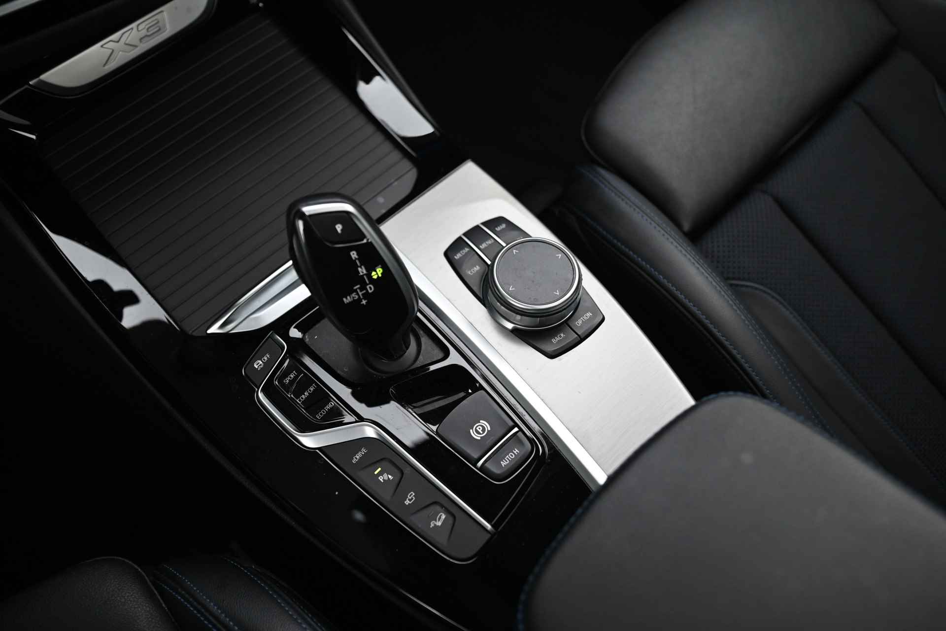 BMW X3 xDrive30e High Executive M Sport Automaat / Panoramadak / Trekhaak / Sportstoelen / Stoelverwarming / Adaptieve LED / Head-Up / Live Cockpit Professional / Harman Kardon / Parking Assistant Plus - 26/38