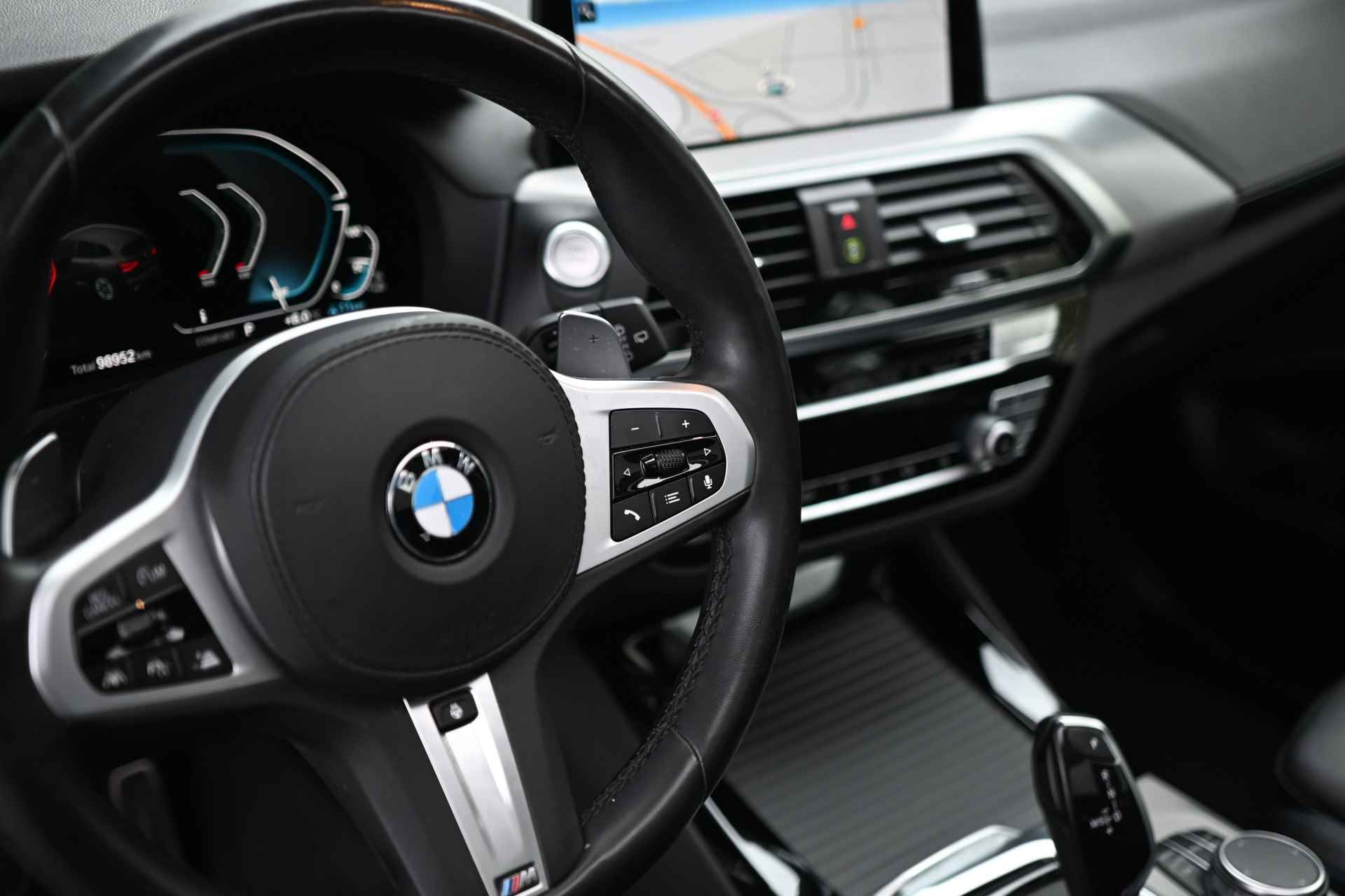 BMW X3 xDrive30e High Executive M Sport Automaat / Panoramadak / Trekhaak / Sportstoelen / Stoelverwarming / Adaptieve LED / Head-Up / Live Cockpit Professional / Harman Kardon / Parking Assistant Plus - 31/38