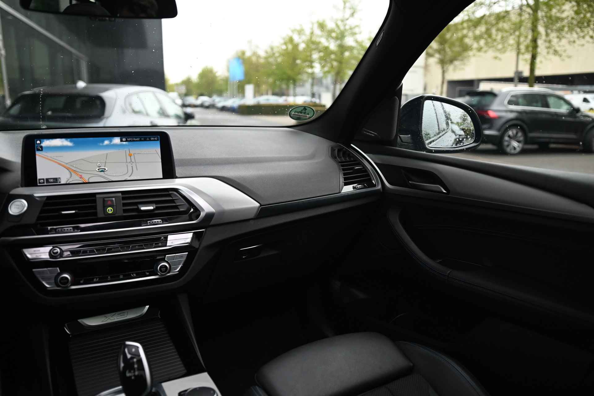 BMW X3 xDrive30e High Executive M Sport Automaat / Panoramadak / Trekhaak / Sportstoelen / Stoelverwarming / Adaptieve LED / Head-Up / Live Cockpit Professional / Harman Kardon / Parking Assistant Plus - 36/38
