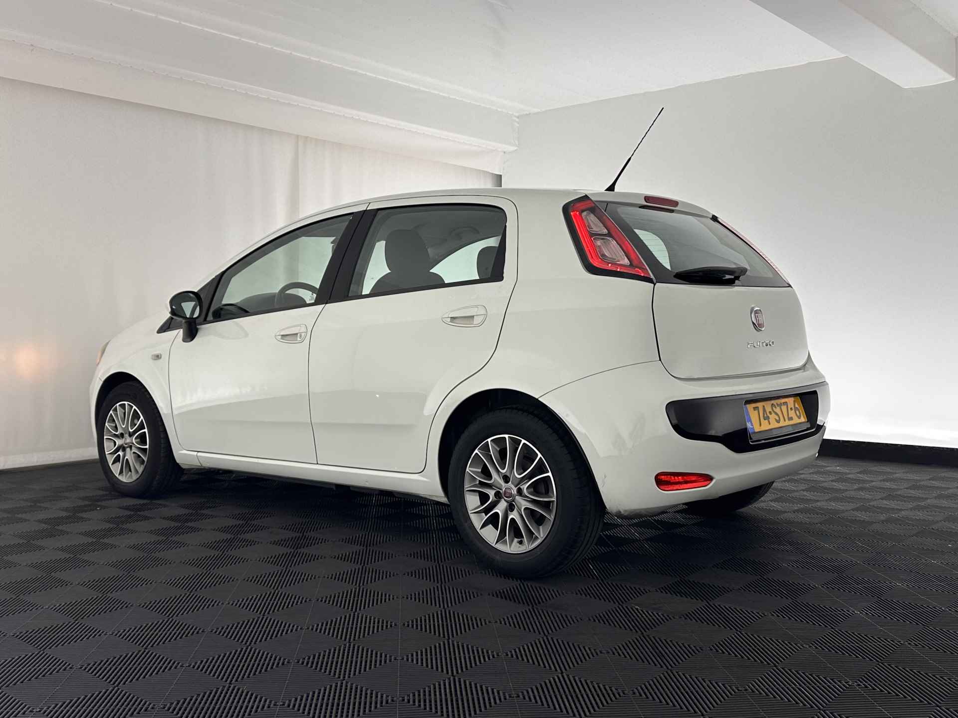 Fiat Punto Evo 1.3 M-Jet Dynamic *TOM-TOM-NAVIGATION | AIRCO | RADIO-CD-MP3 | COMFORT-SEATS | 15''ALU - 4/31