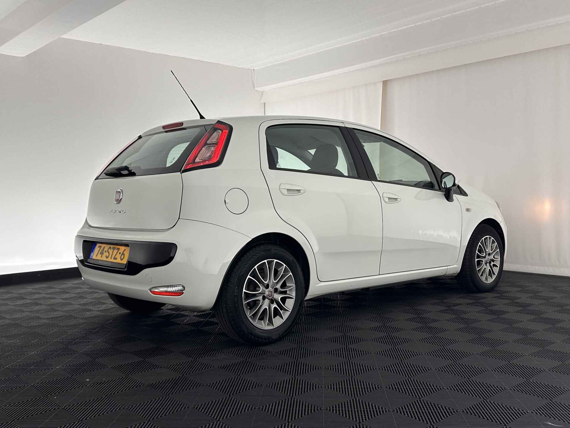 Fiat Punto Evo 1.3 M-Jet Dynamic *TOM-TOM-NAVIGATION | AIRCO | RADIO-CD-MP3 | COMFORT-SEATS | 15''ALU - 6/31