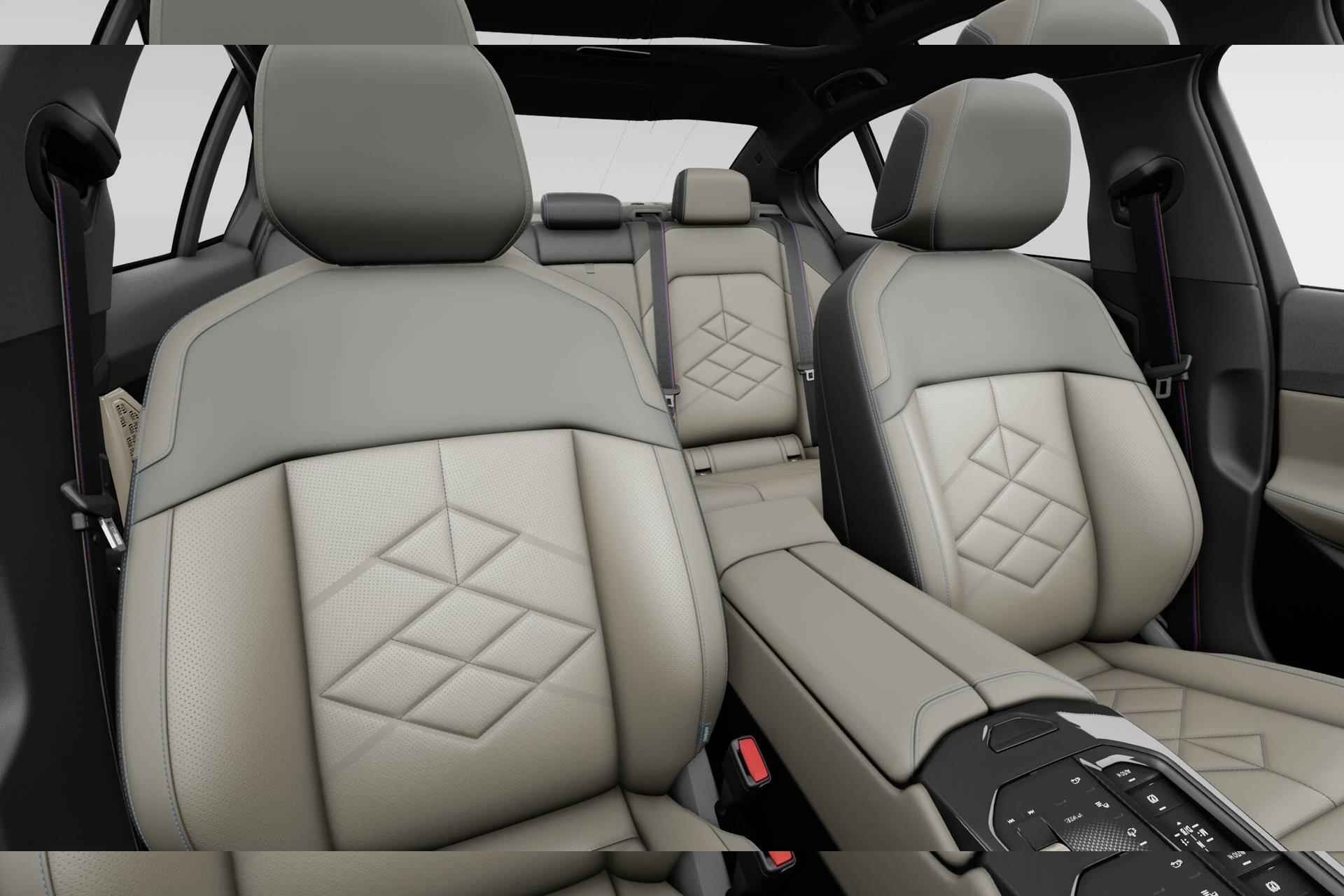 BMW i5 Sedan eDrive40 | M Sport Pro | Innovation Pack | Travel Pack | Comfort Pack - 16/20