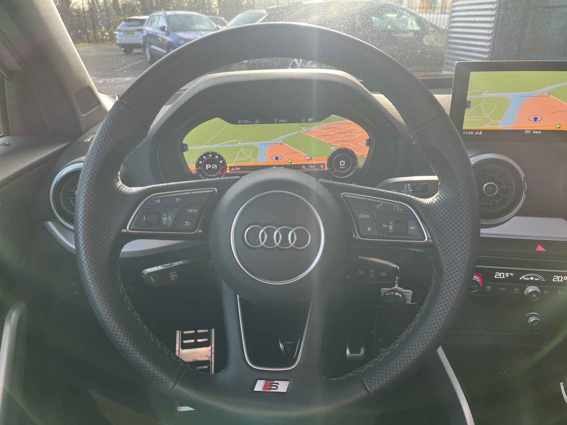 Audi Q2 35 TFSI S Edition / Panoramadak / Optiek zwart / Privacy glass / Matrix / Stoelverwarming / Afneembare trekhaak - 11/26