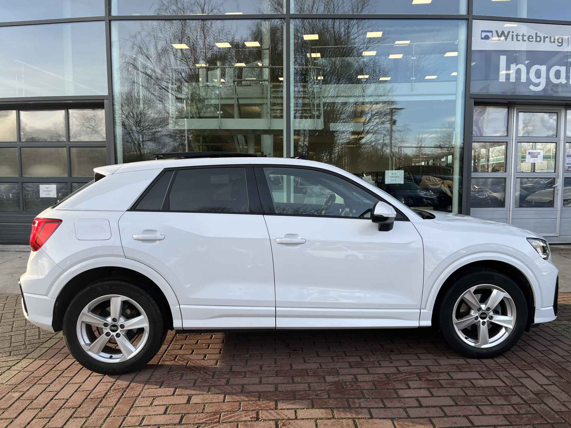 Audi Q2 35 TFSI S Edition / Panoramadak / Optiek zwart / Privacy glass / Matrix / Stoelverwarming / Afneembare trekhaak - 14/26