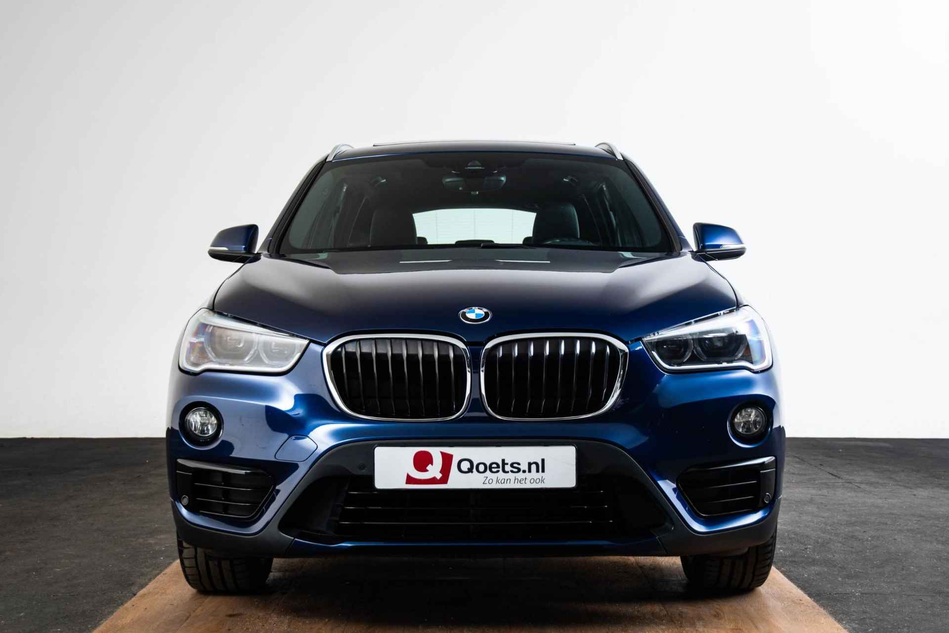 BMW X1 sDrive18i High Executive Sport - Panoramadak - Comfort Access - Driving/Parking Assistant - Sportstoelen - Elektrische achterklep - Head Up - Hifi - Automatisch dimmende binnen/buitenspiegels - Cruise control - - 23/68