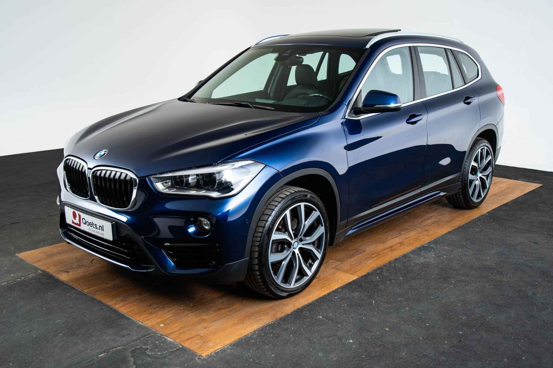 BMW X1 sDrive18i High Executive Sport - Panoramadak - Comfort Access - Driving/Parking Assistant - Sportstoelen - Elektrische achterklep - Head Up - Hifi - Automatisch dimmende binnen/buitenspiegels - Cruise control - - 50/68