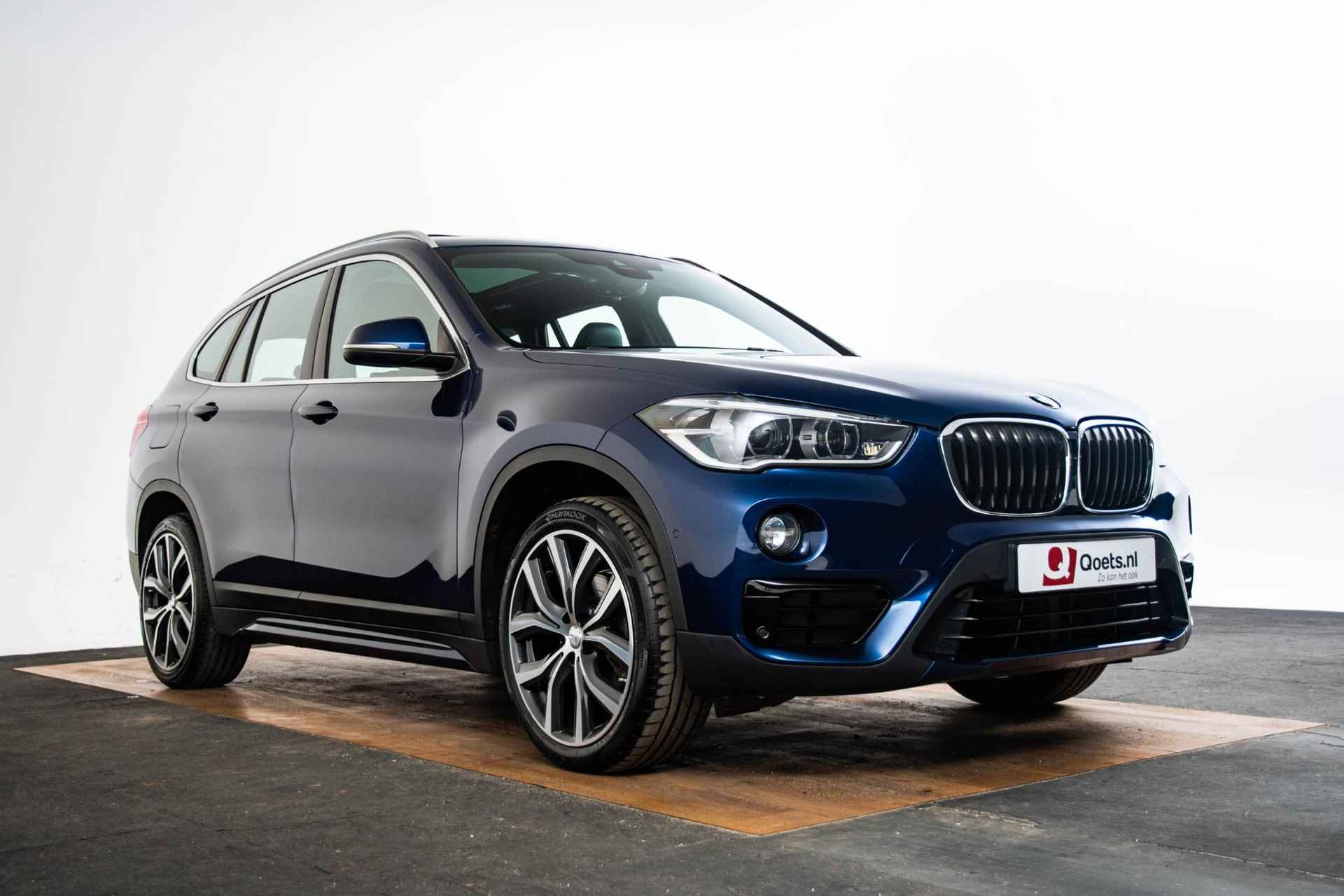 BMW X1 sDrive18i High Executive Sport - Panoramadak - Comfort Access - Driving/Parking Assistant - Sportstoelen - Elektrische achterklep - Head Up - Hifi - Automatisch dimmende binnen/buitenspiegels - Cruise control - - 55/68