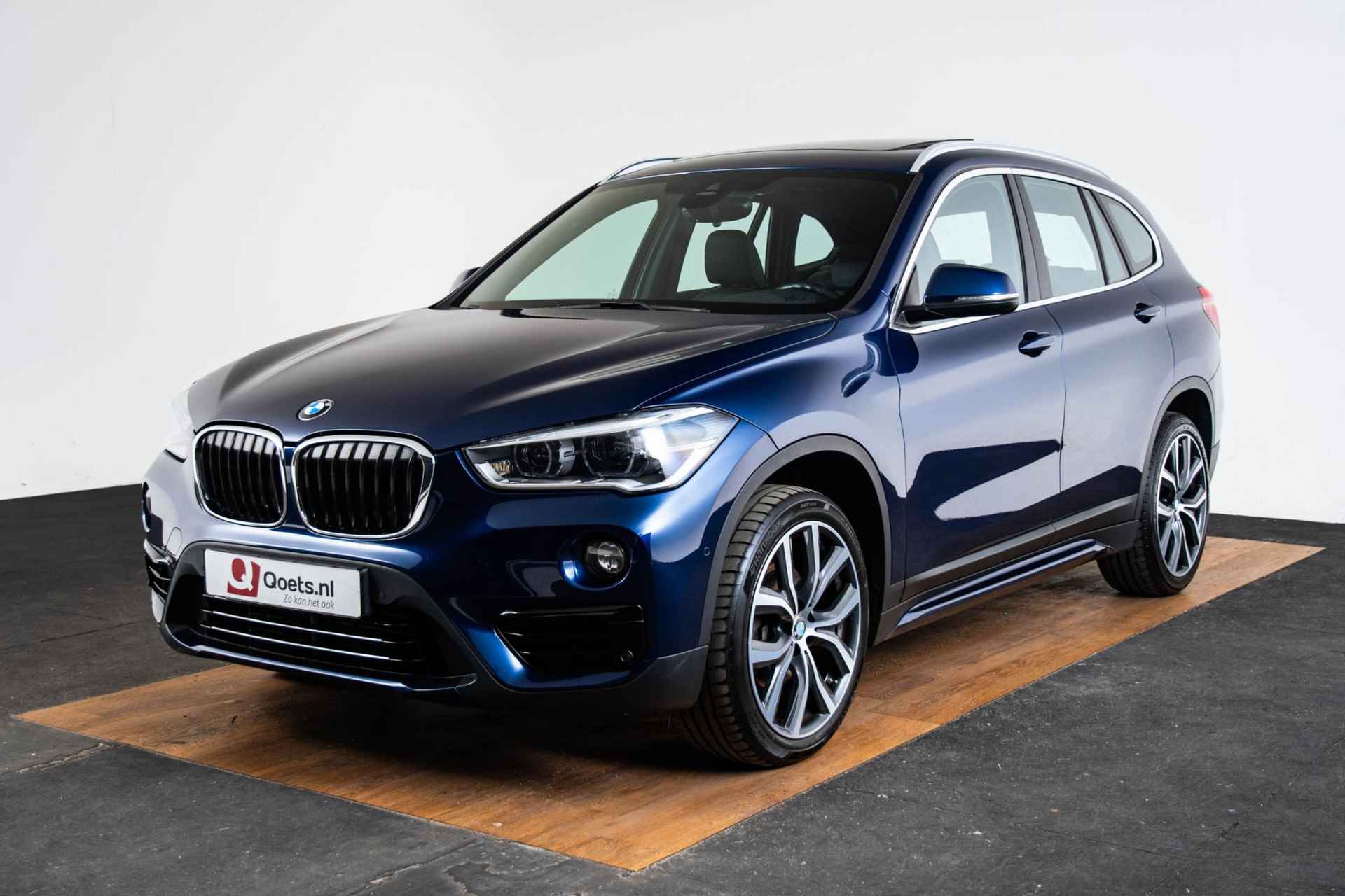 BMW X1 sDrive18i High Executive Sport - Panoramadak - Comfort Access - Driving/Parking Assistant - Sportstoelen - Elektrische achterklep - Head Up - Hifi - Automatisch dimmende binnen/buitenspiegels - Cruise control - - 66/68