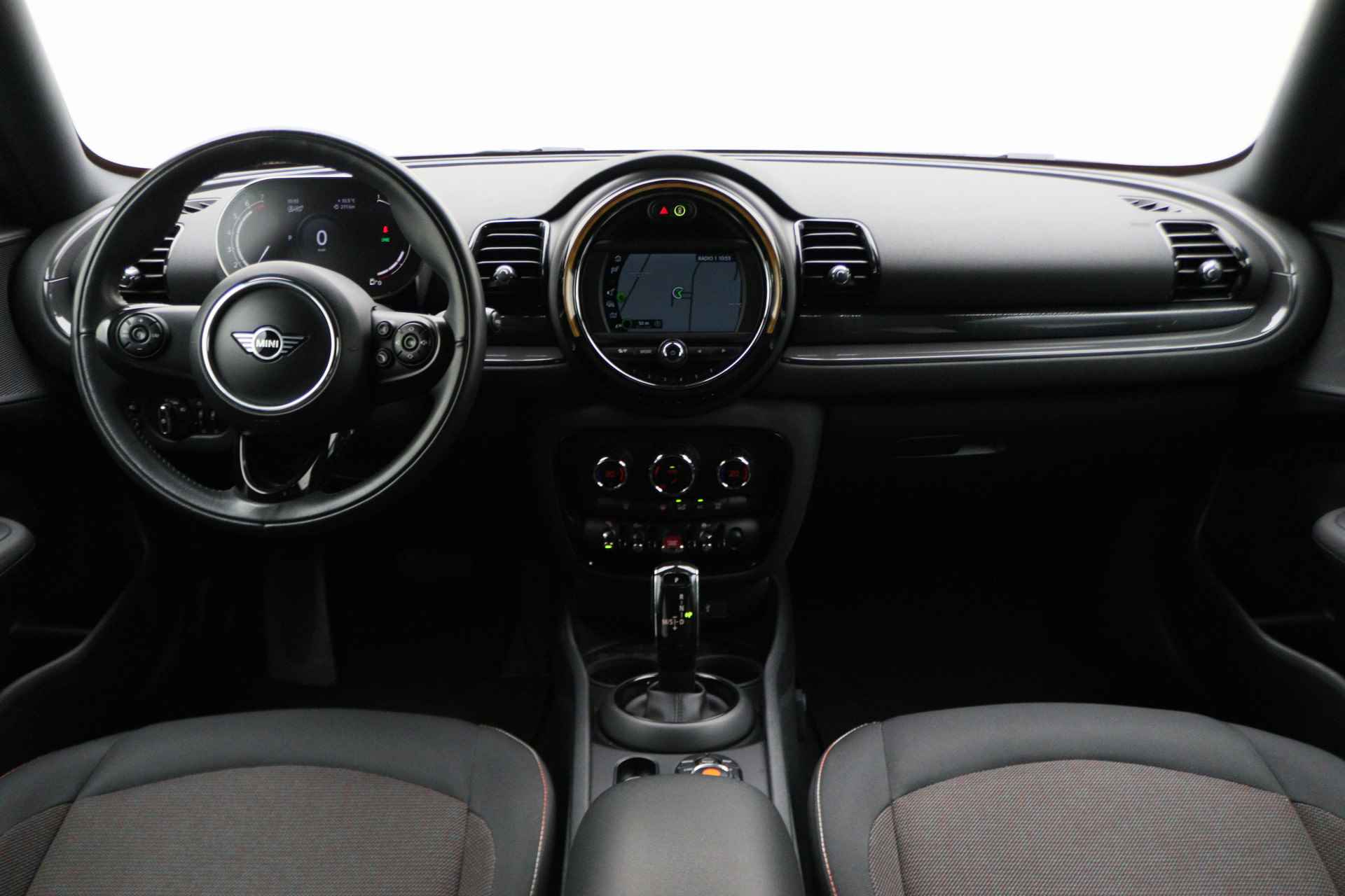 MINI Clubman 1.5 Cooper Business Edition Automaat LED, Keyless, Two-Tone lak, Navigatie, Cruise, PDC, Climate, 17” - 2/44