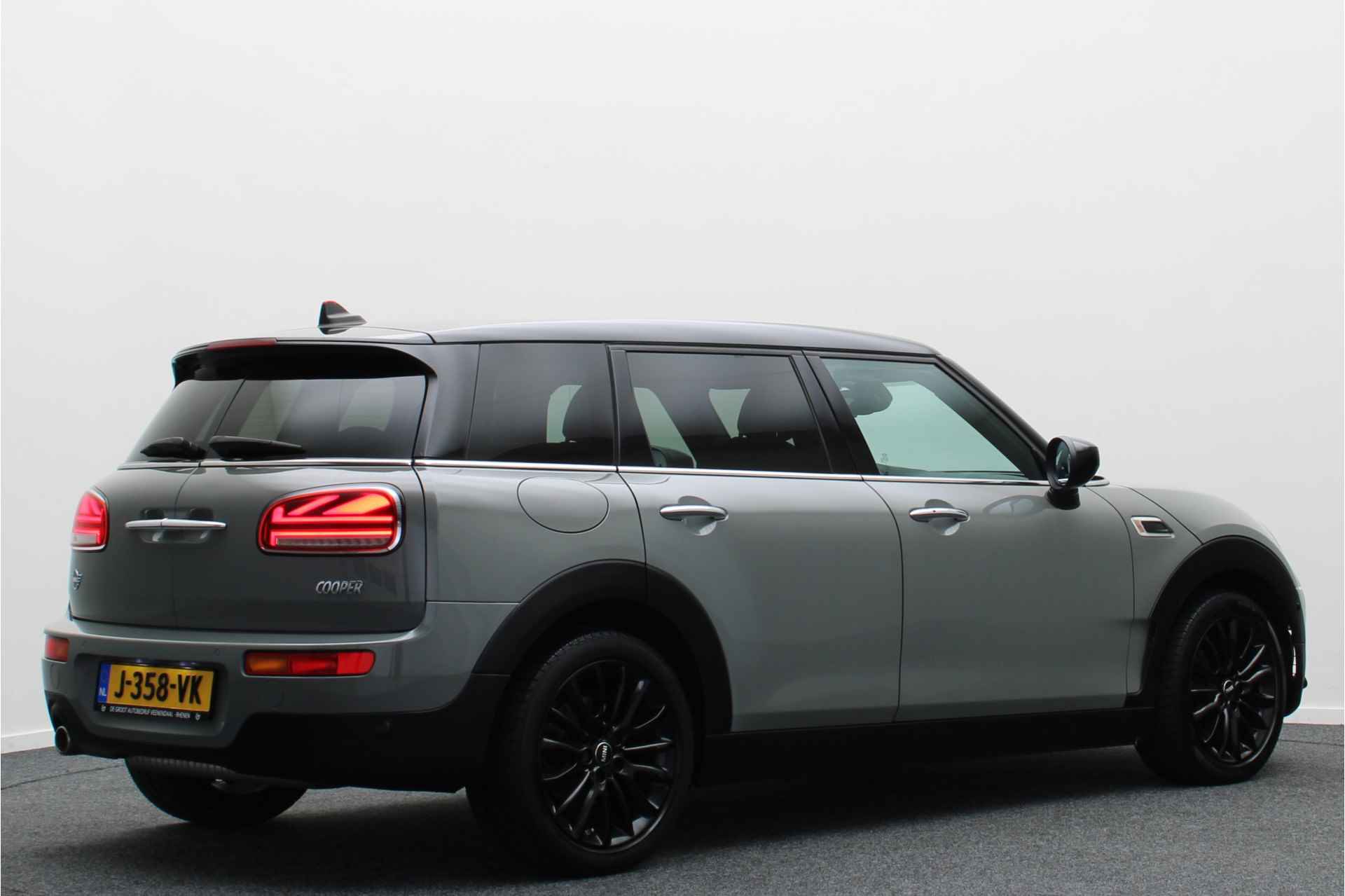 MINI Clubman 1.5 Cooper Business Edition Automaat LED, Keyless, Two-Tone lak, Navigatie, Cruise, PDC, Climate, 17” - 18/44