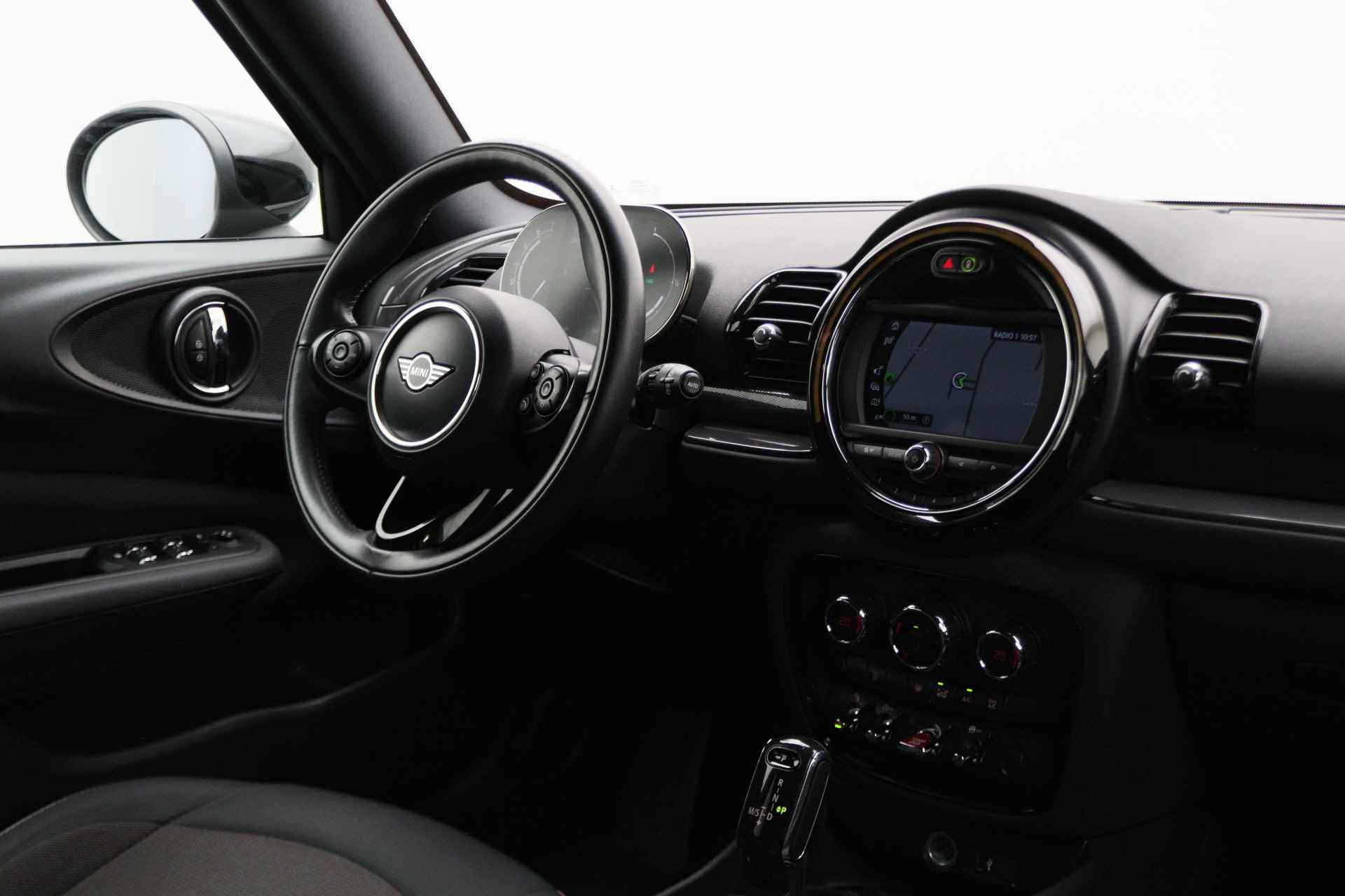 MINI Clubman 1.5 Cooper Business Edition Automaat LED, Keyless, Two-Tone lak, Navigatie, Cruise, PDC, Climate, 17” - 25/44