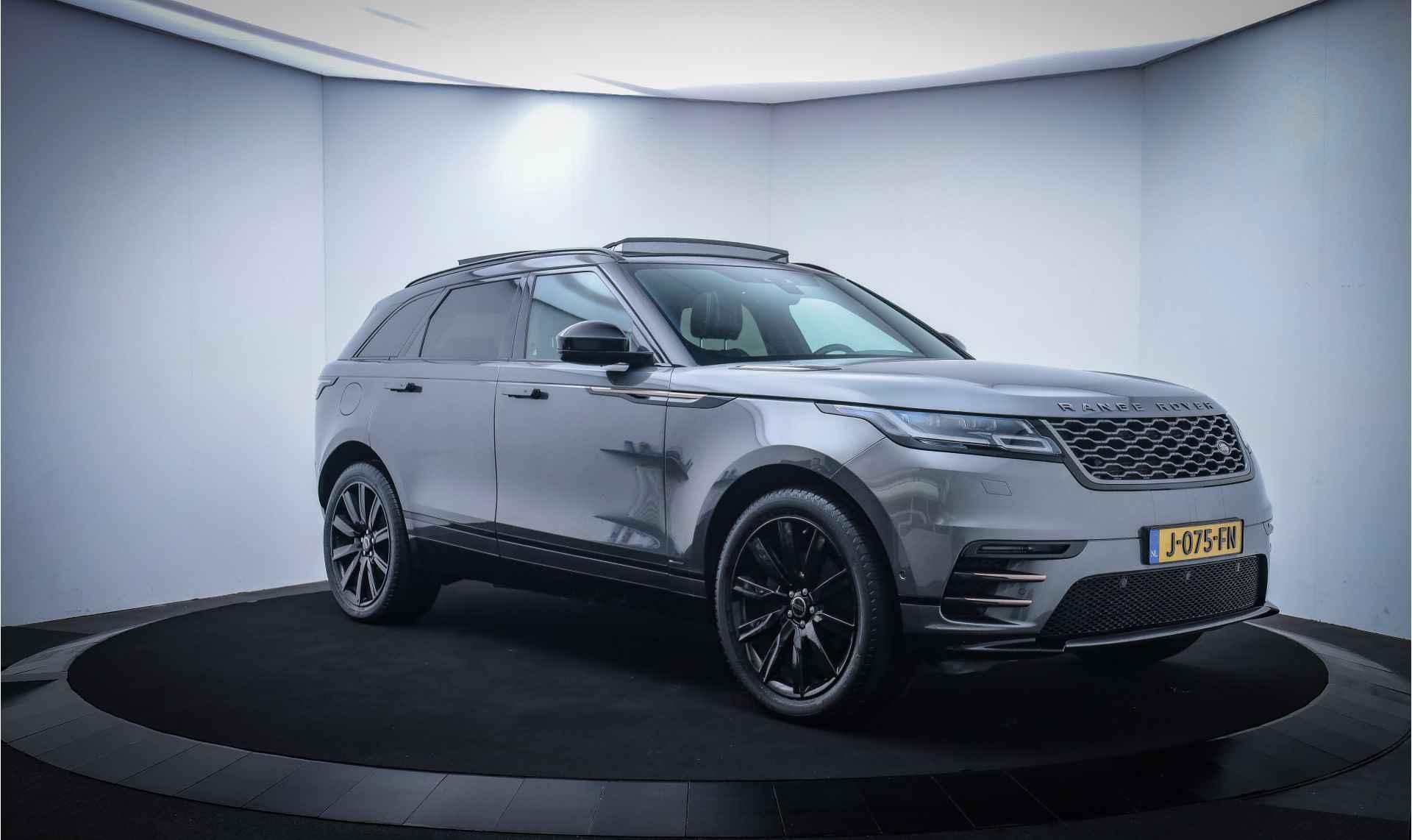 Land Rover Range Rover Velar P300 Turbo AWD R-Dynamic HSE PANO/MEMORY/MERIDIAN/DIGIDASH/HEAD UP/CAMERA/CARPLAY/STUURVERW/STOELVERW+VENT./LANE ASSIST/NAVI/LMV 21'' - 3/35